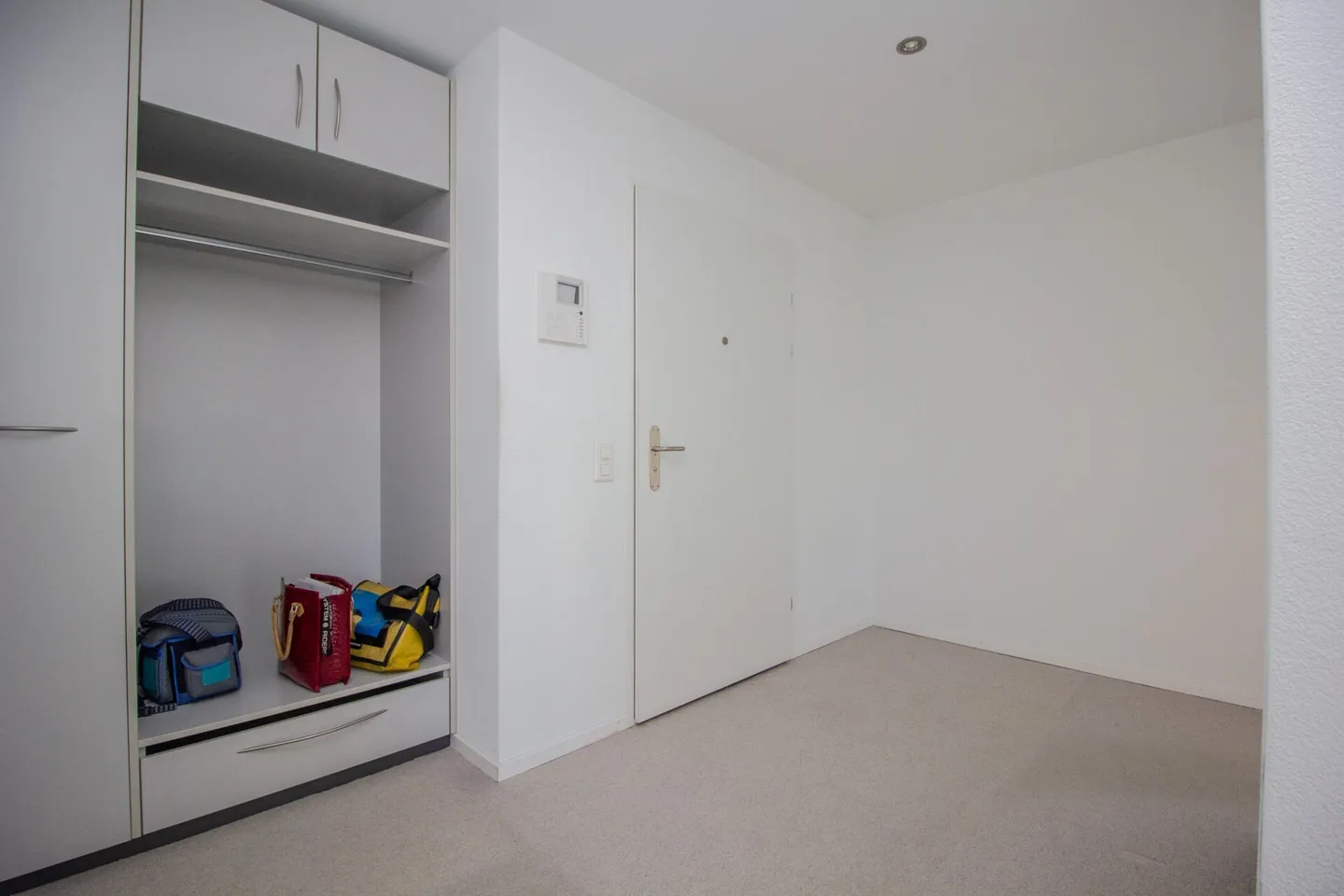 Grosszügige und gemütliche 4.5-Zimmer-Wohnung im 1. OG - Foto 3 von 17