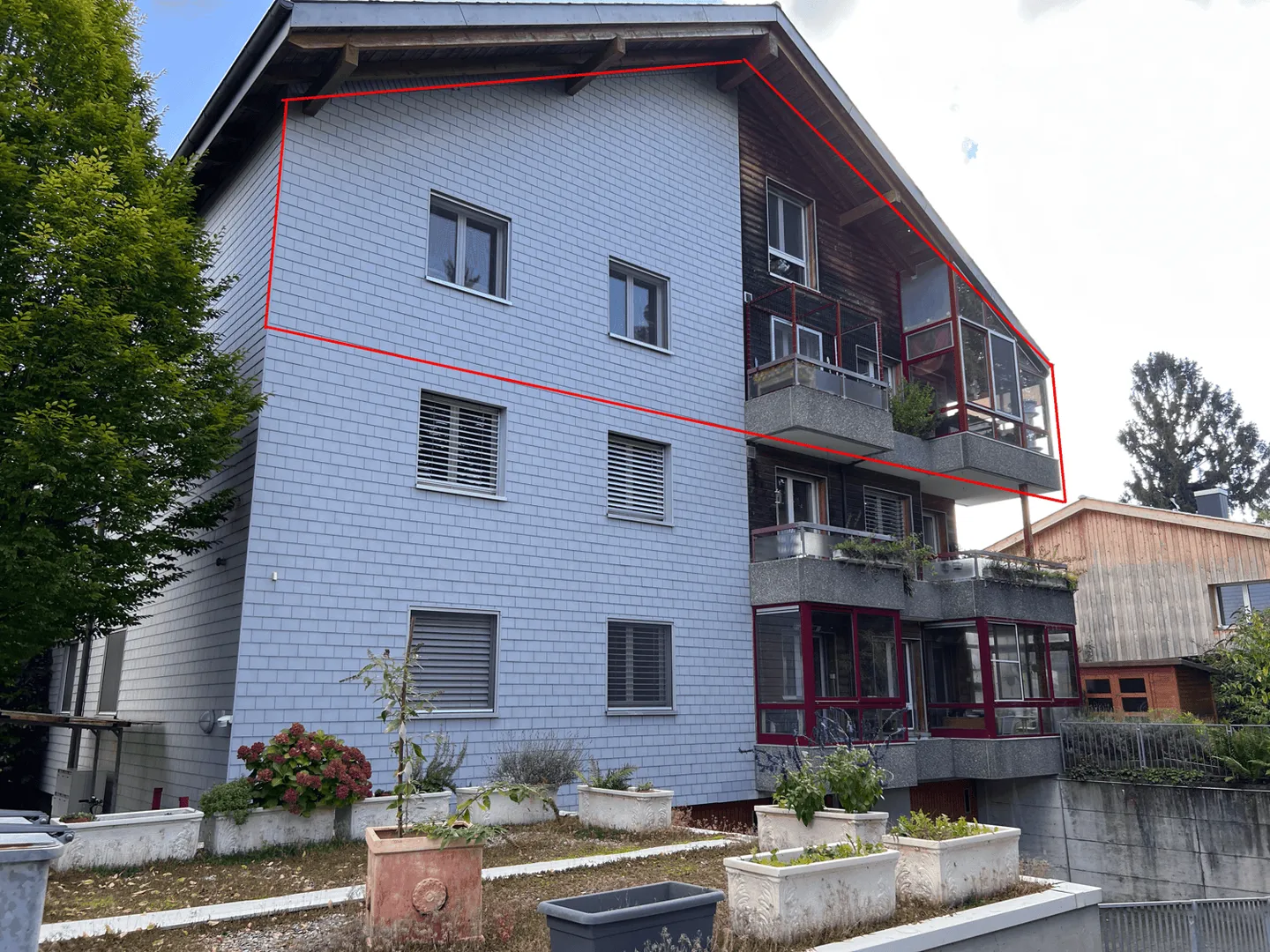 4.5-Room Gallery Apartment with Lake View in Sutz-Lattrigen - Photo 1 of 13