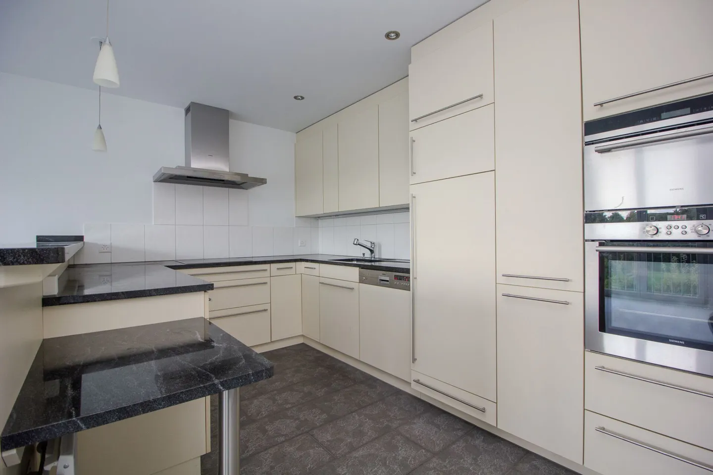 Grosszügige und gemütliche 4.5-Zimmer-Wohnung im 1. OG - Foto 10 von 17