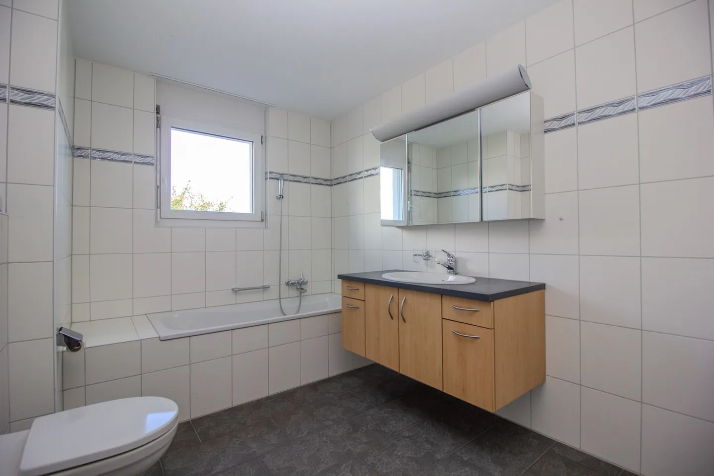 Grosszügige und gemütliche 4.5-Zimmer-Wohnung im 1. OG - Foto 14 von 17