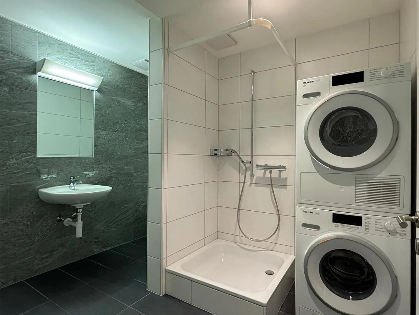 Looking for a new tenant for a beautiful 2.5 room apartment - Photo 3 of 5