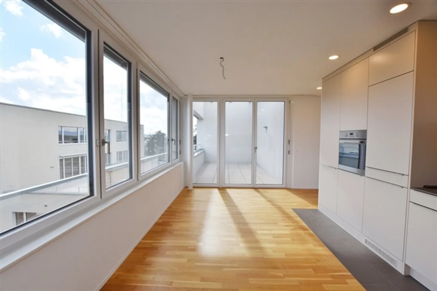 Moderno appartamento attico di 3,5 stanze con terrazza - Foto 3 di 12