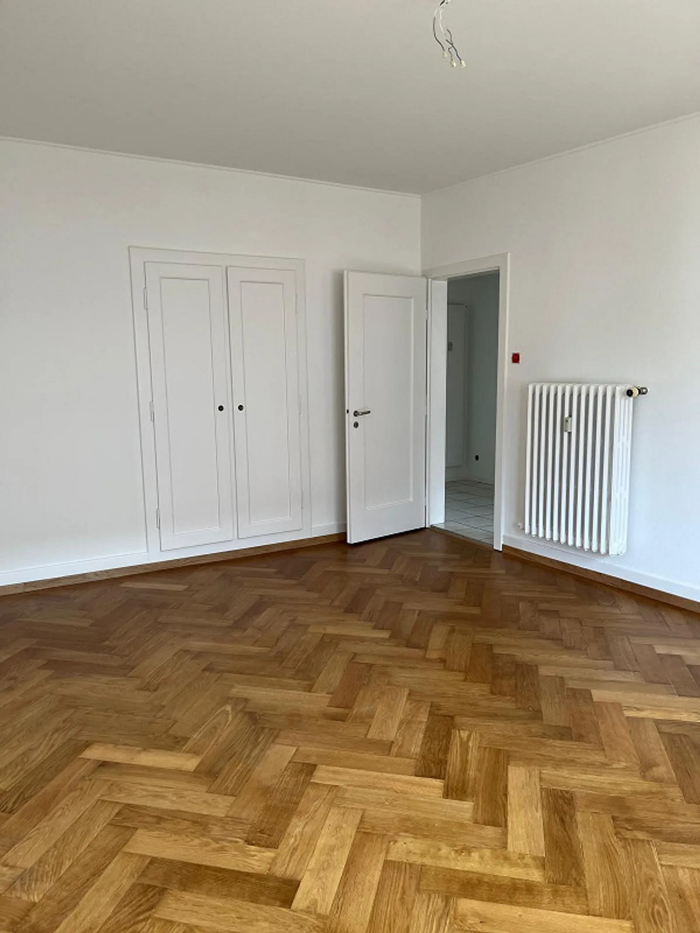 Appartement 2.5 pièces partiellement rénové avec balcon - Photo 2 sur 7