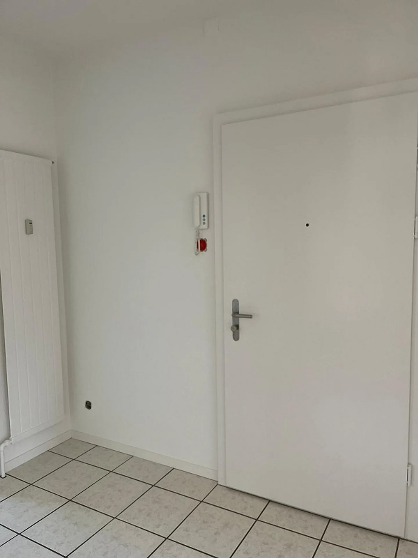 Appartement 2.5 pièces partiellement rénové avec balcon - Photo 5 sur 7