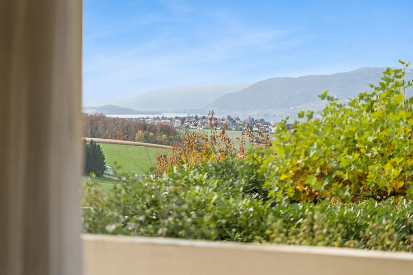 Rare opportunity: Living with a view and large garden - Photo 4 of 13