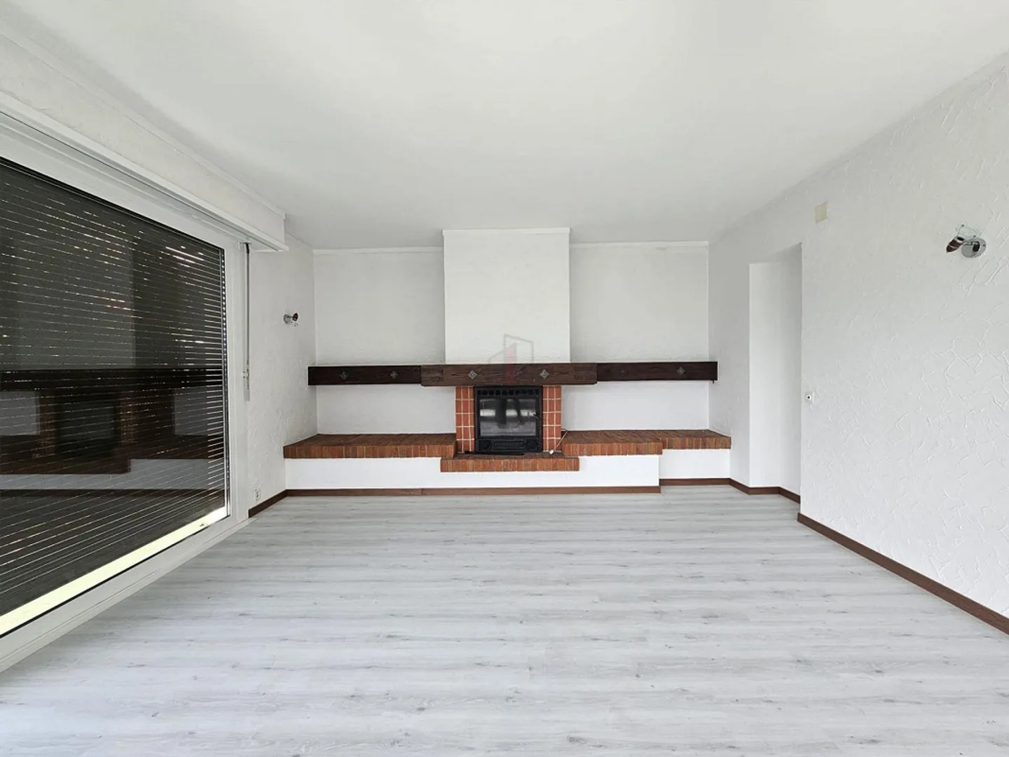 RENOVATED, SPACIOUS TERRACE AND SPLENDID VIEW - Photo 3 of 12