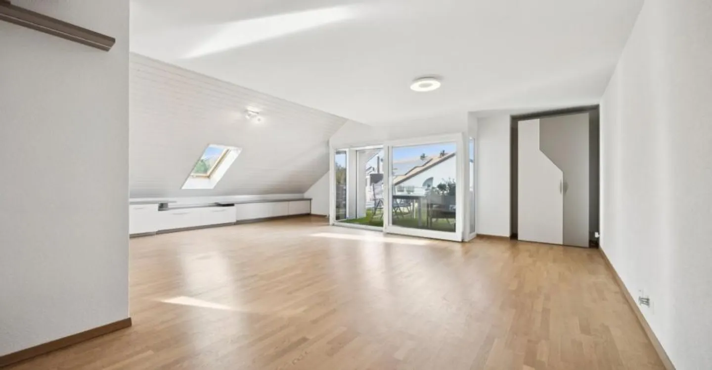 Spacieux duplex avec grande terrasse et beau dégagement sur le lac au - Foto 1 di 8
