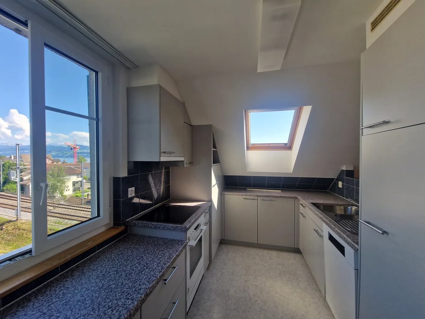 Charmante Wohnung mit Seesicht - Foto 2 von 8
