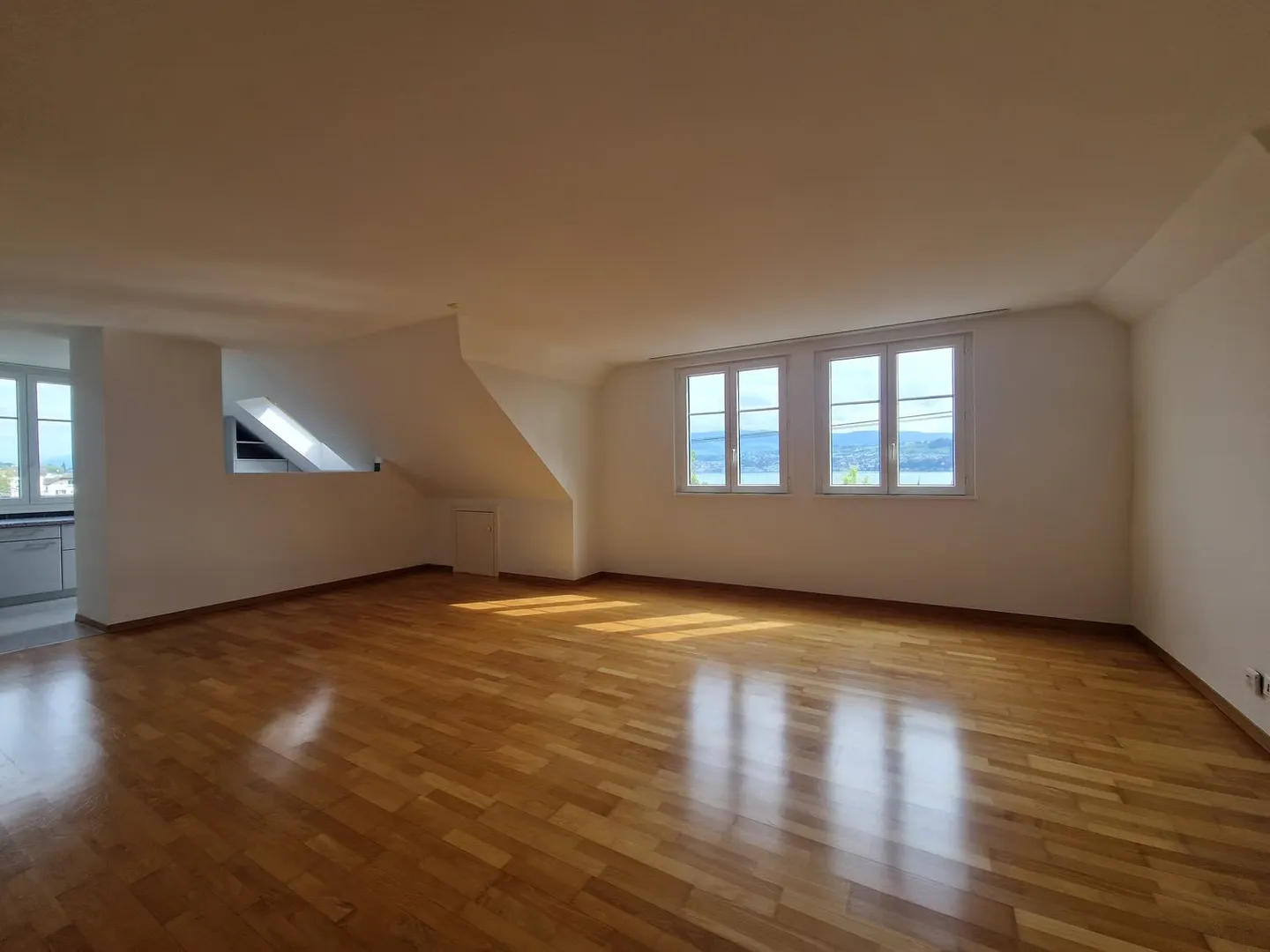 Charmante Wohnung mit Seesicht - Foto 3 von 8