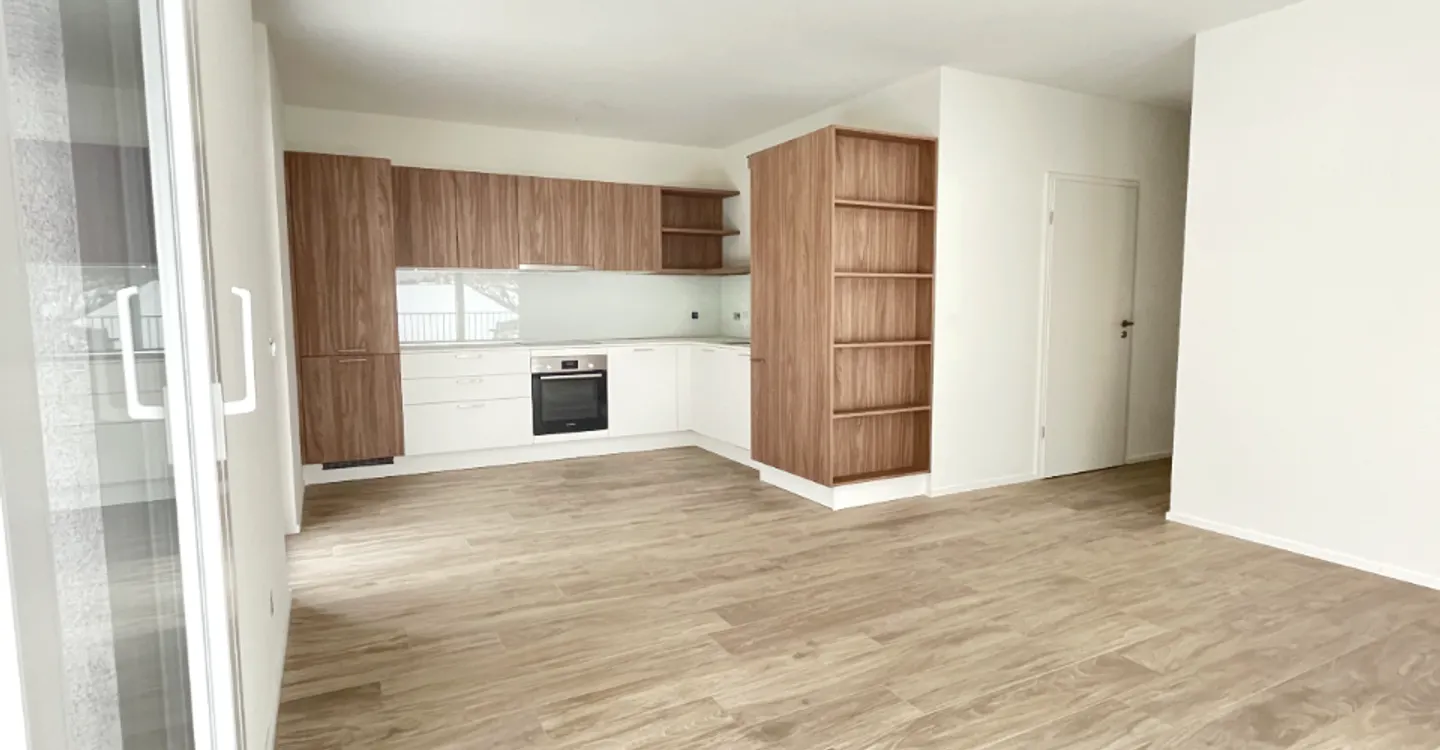 Ground Floor Apartment with Garden - Photo 2 of 6