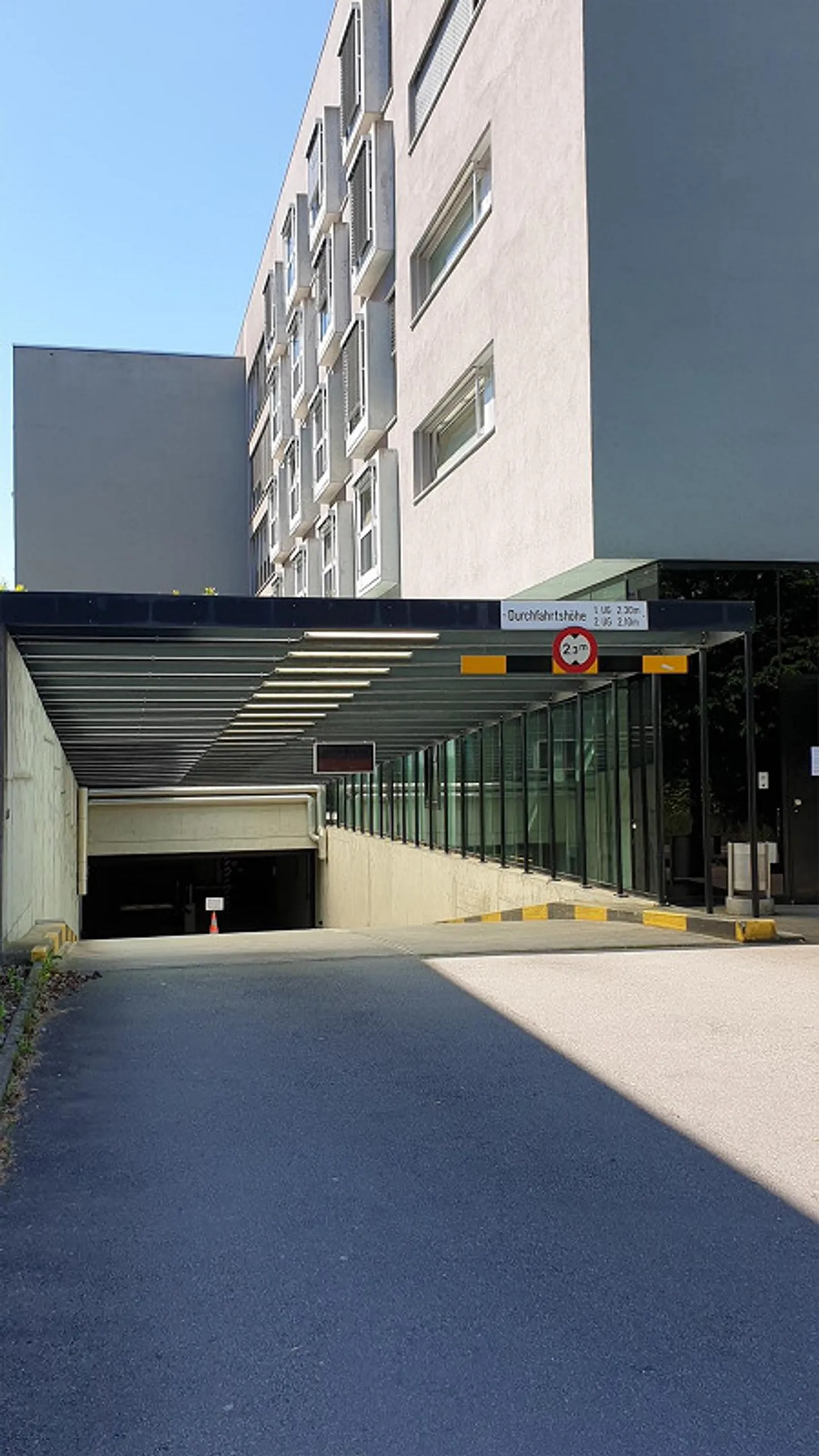 Praktischer Einstellplatz Nähe Bahnhof - Foto 1 von 3
