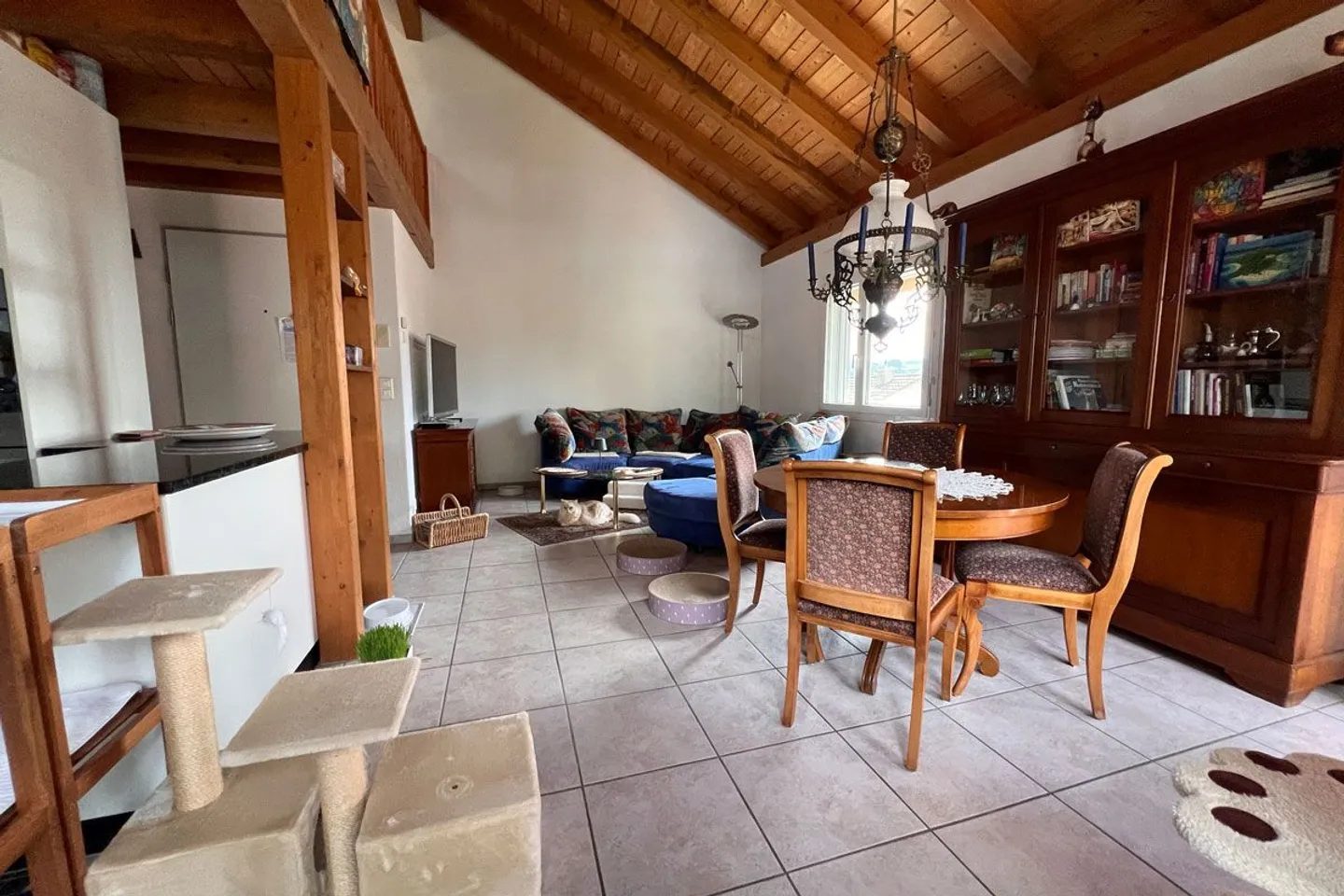 4.5-Room Gallery Apartment with Lake View in Sutz-Lattrigen - Photo 3 of 13