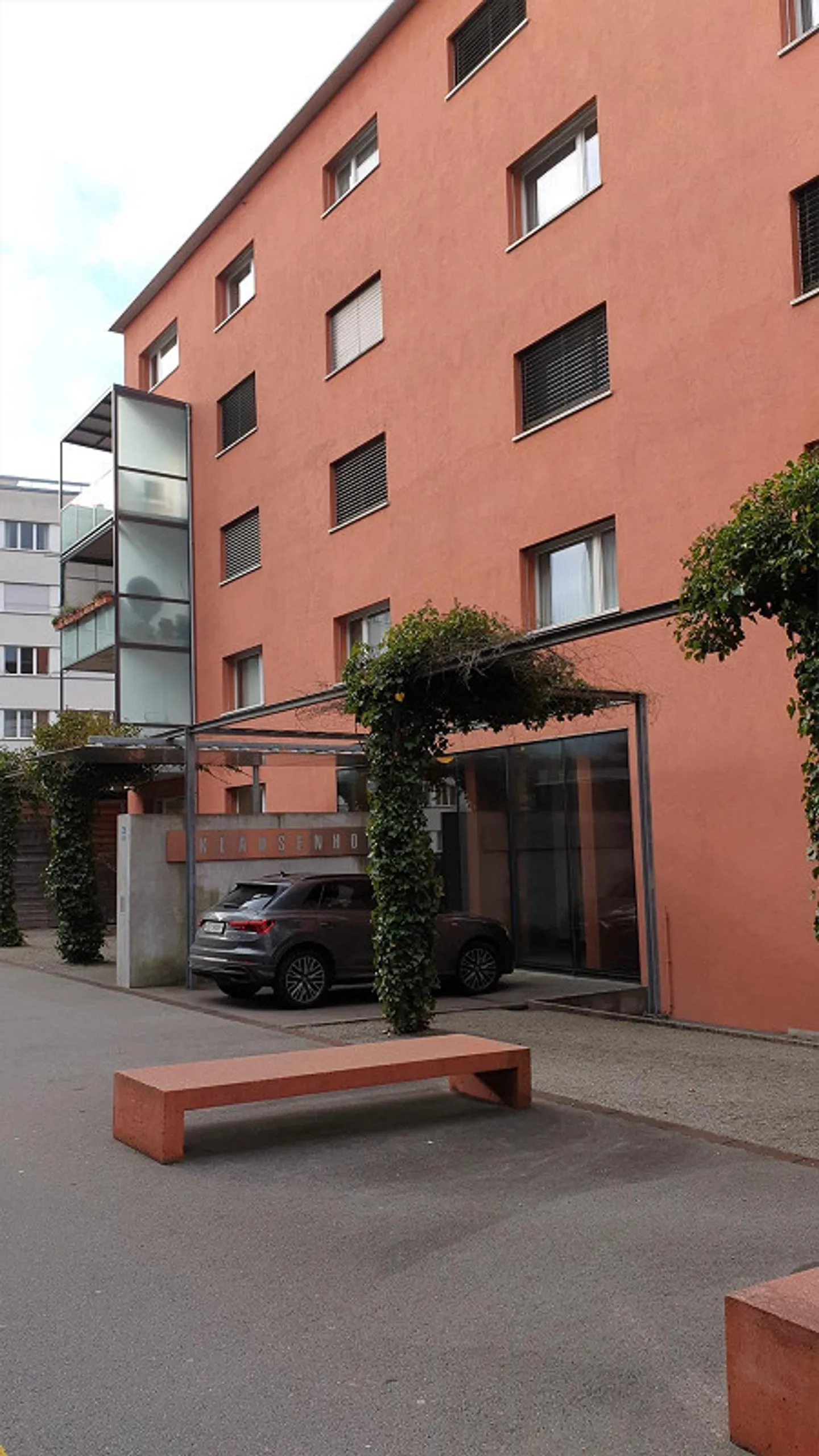 Praktischer Einstellplatz Nähe Bahnhof - Foto 2 von 3