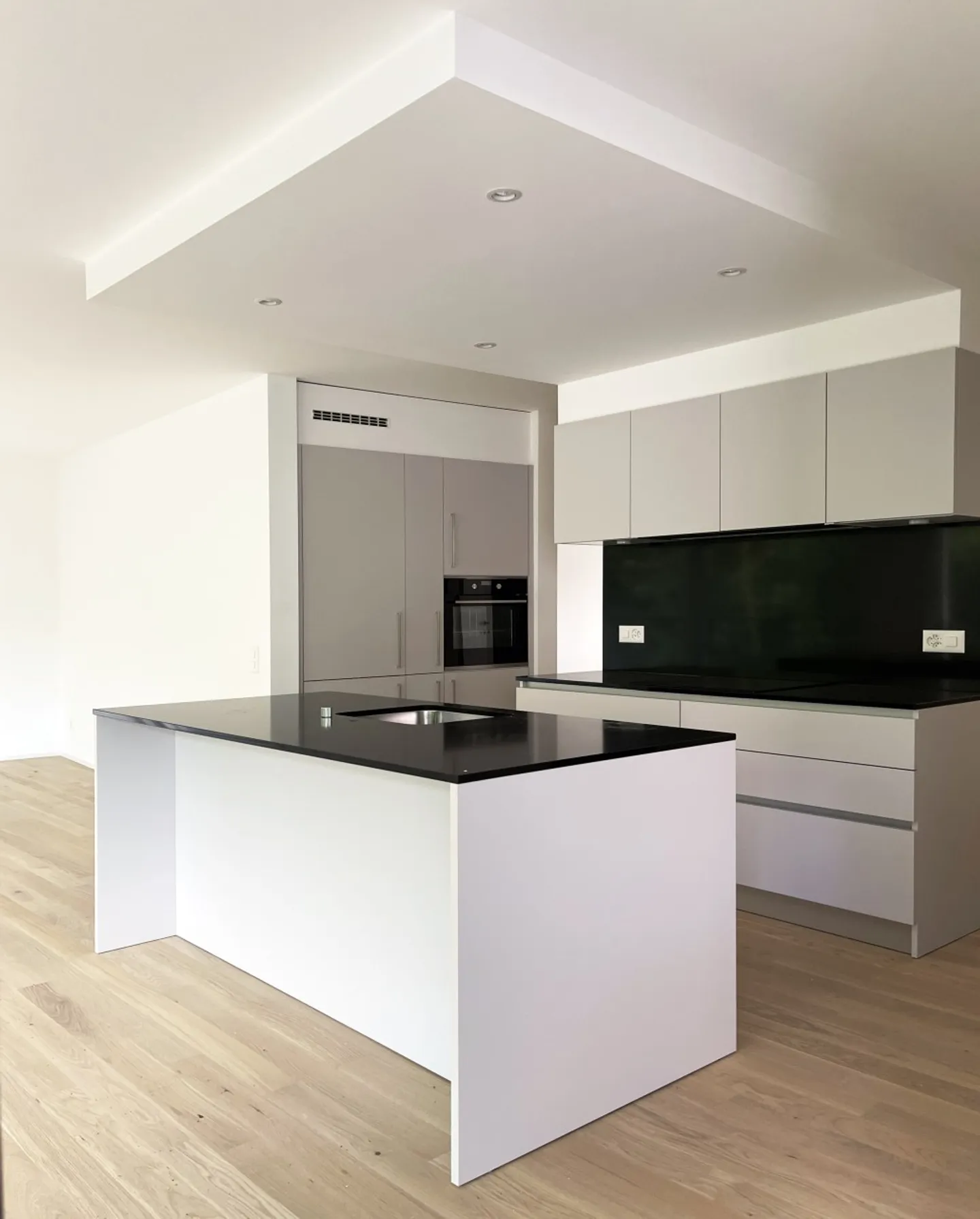 Neue 4.5-Zimmer-Wohnung mit grossem Balkon - Foto 3 von 5