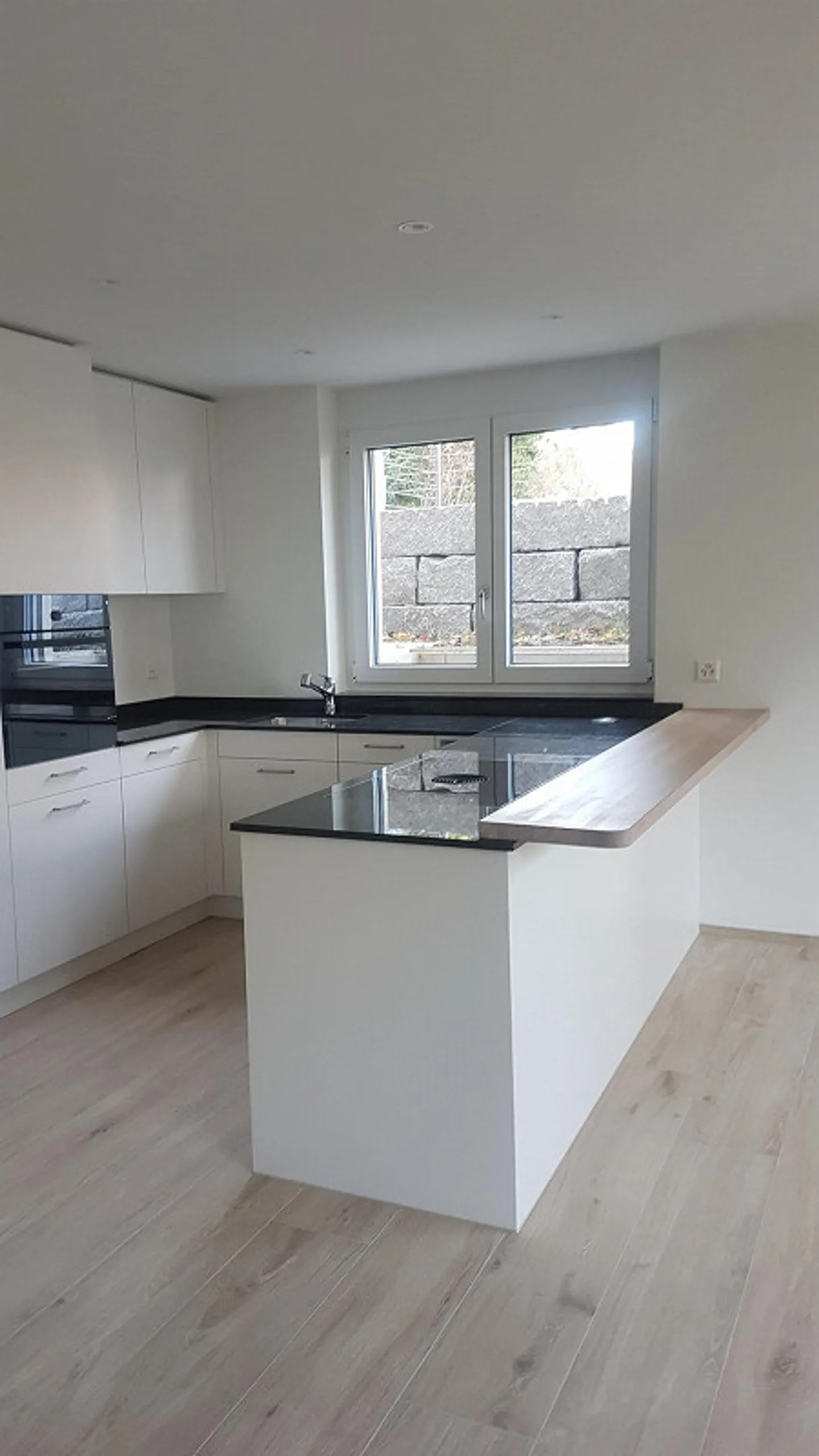 Magnifique et lumineux appartement en sous-sol de 2 1/2 pièces avec jardin - Photo 1 sur 12