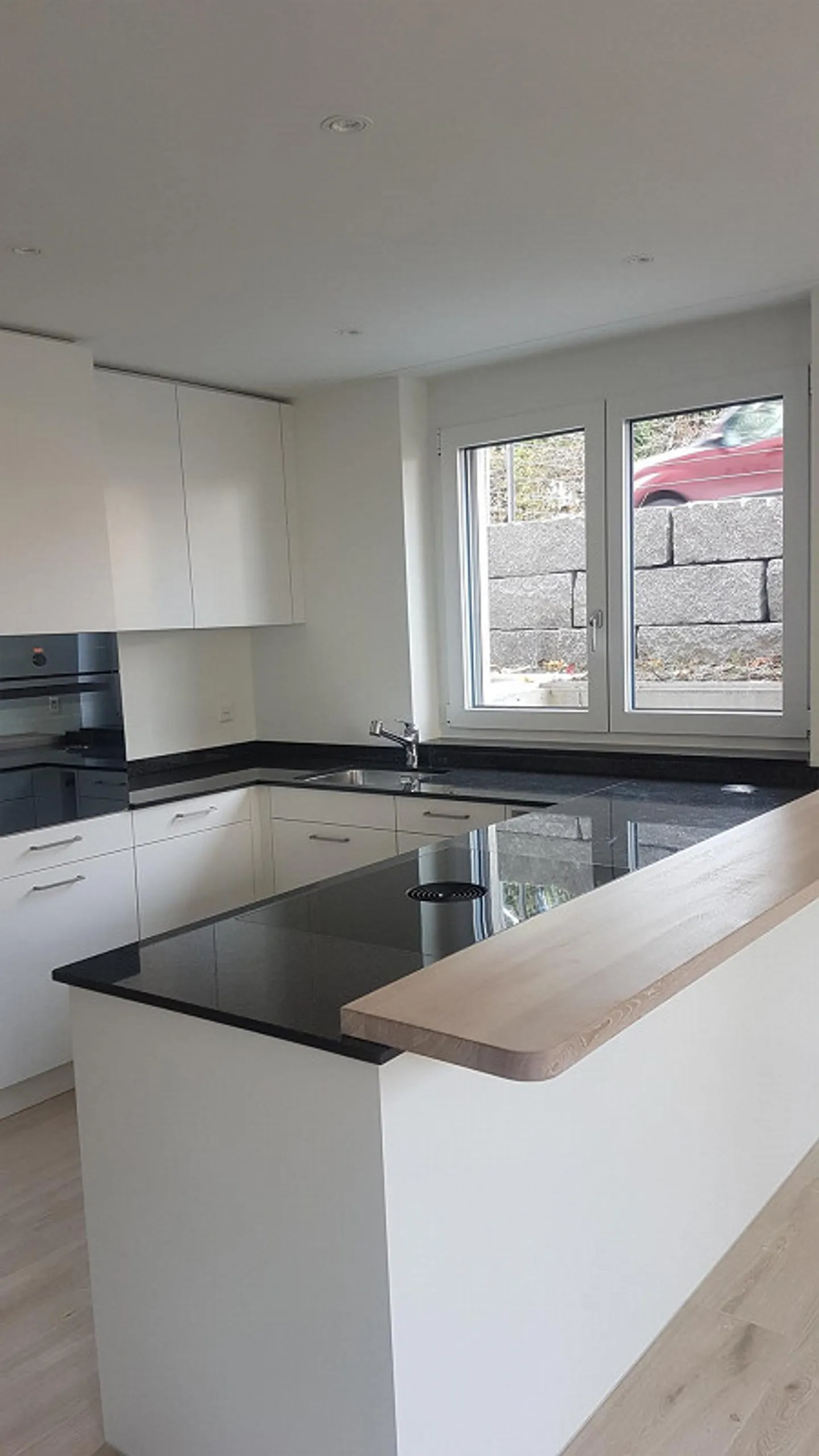 Magnifique et lumineux appartement en sous-sol de 2 1/2 pièces avec jardin - Photo 8 sur 12