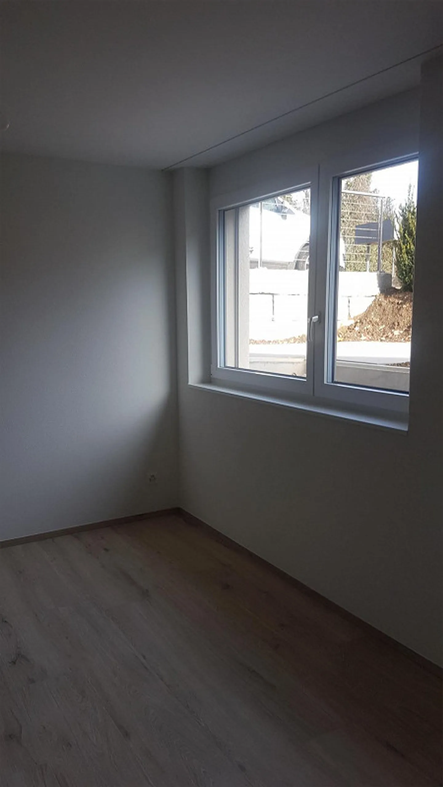 Magnifique et lumineux appartement en sous-sol de 2 1/2 pièces avec jardin - Photo 11 sur 12