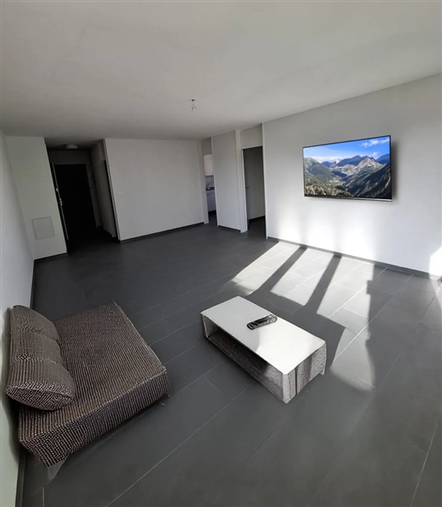 2.5 Room apartment - Photo 2 of 6