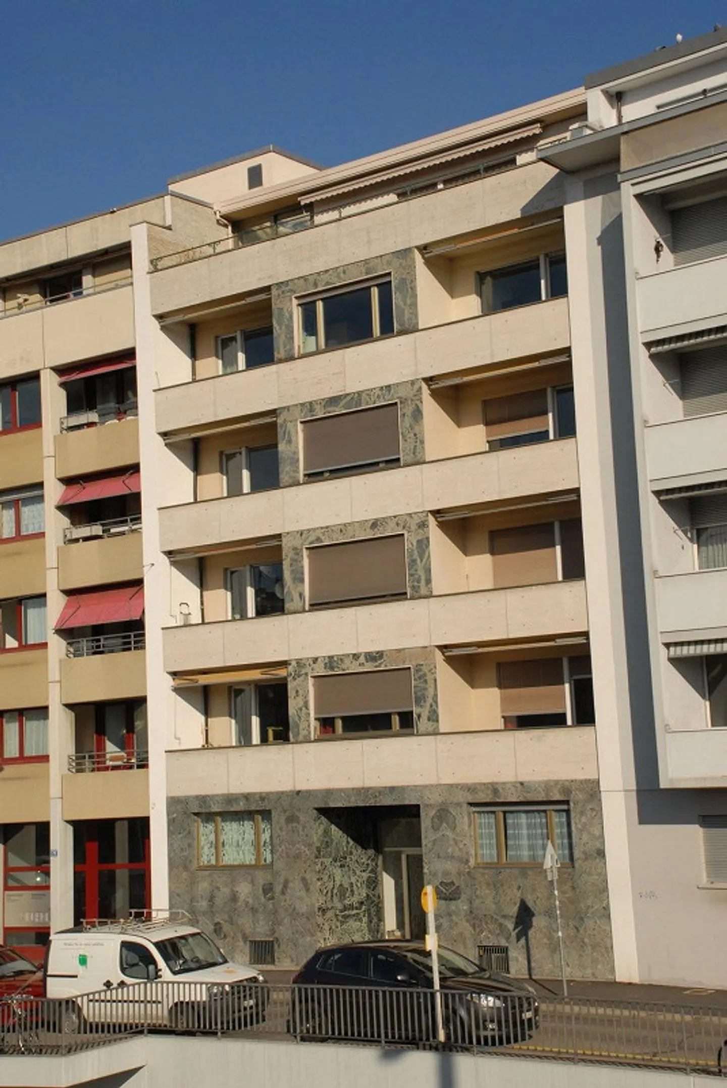 Modern 2-room apartment in the center of Basel - Photo 1 of 13