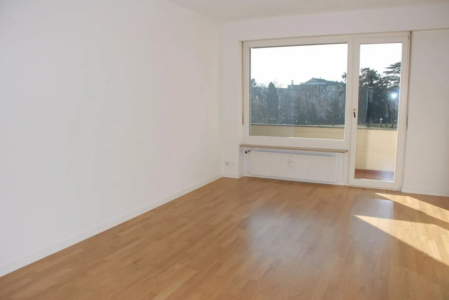 Modern 2-room apartment in the center of Basel - Photo 2 of 13