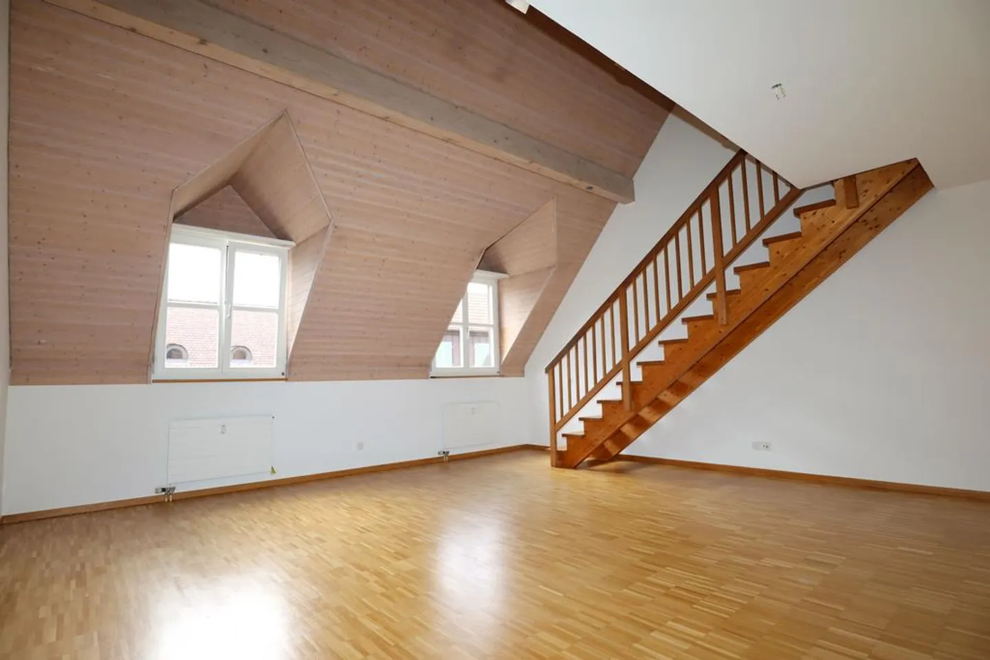 Beautiful large and bright apartment in the city center - 1 month free - Photo 1 of 12