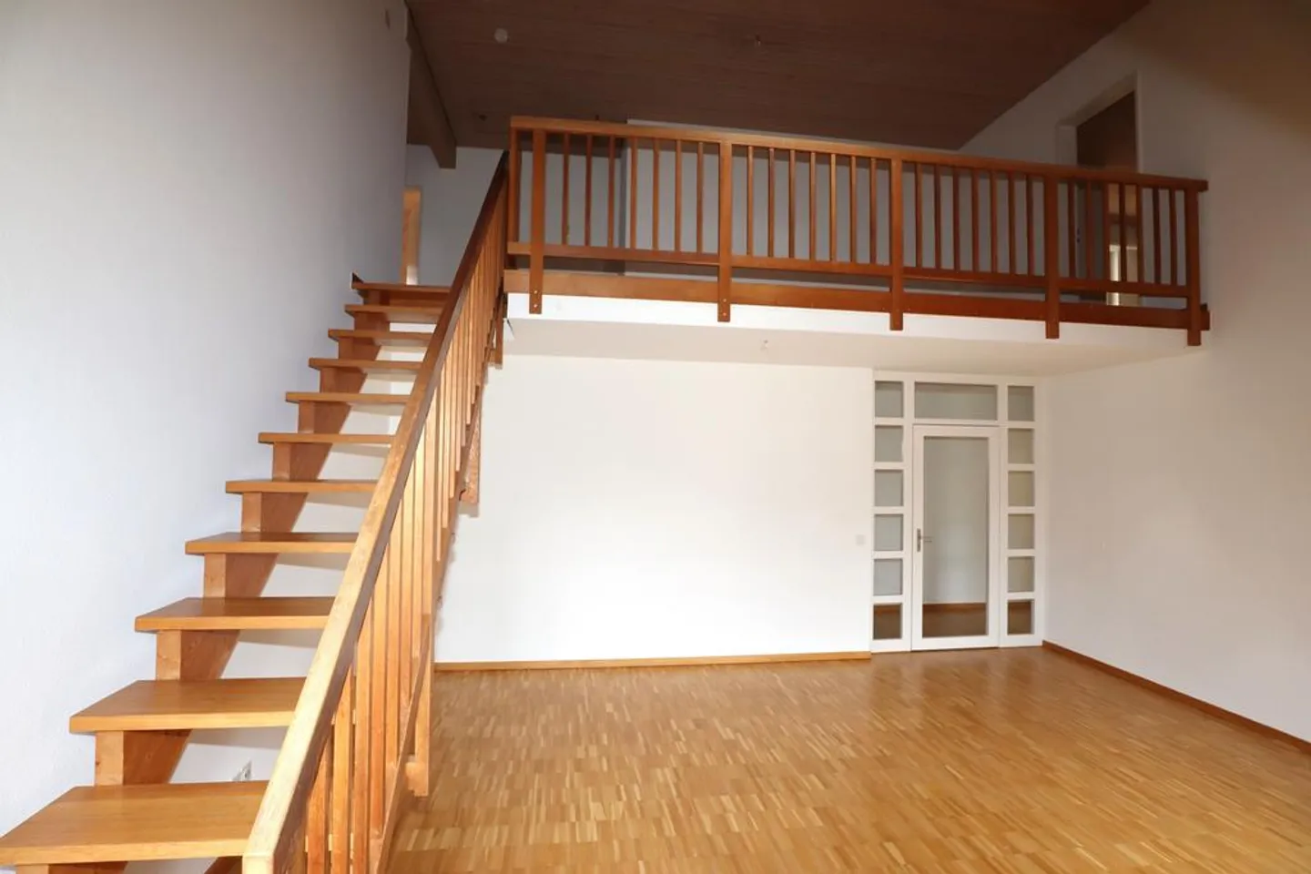 Beautiful large and bright apartment in the city center - 1 month free - Photo 2 of 12