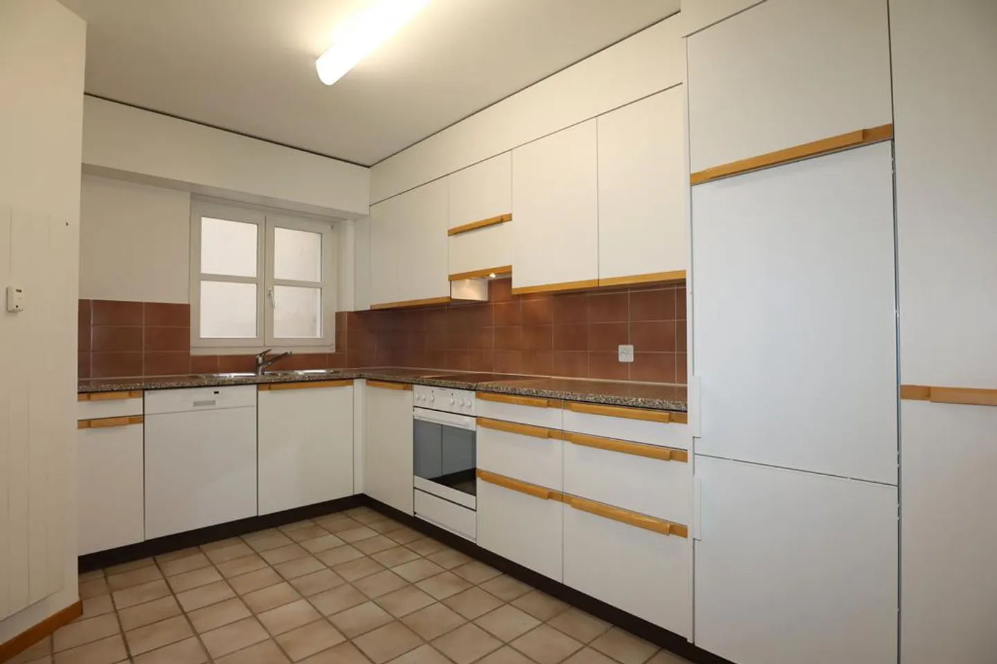 Beautiful large and bright apartment in the city center - 1 month free - Photo 6 of 12