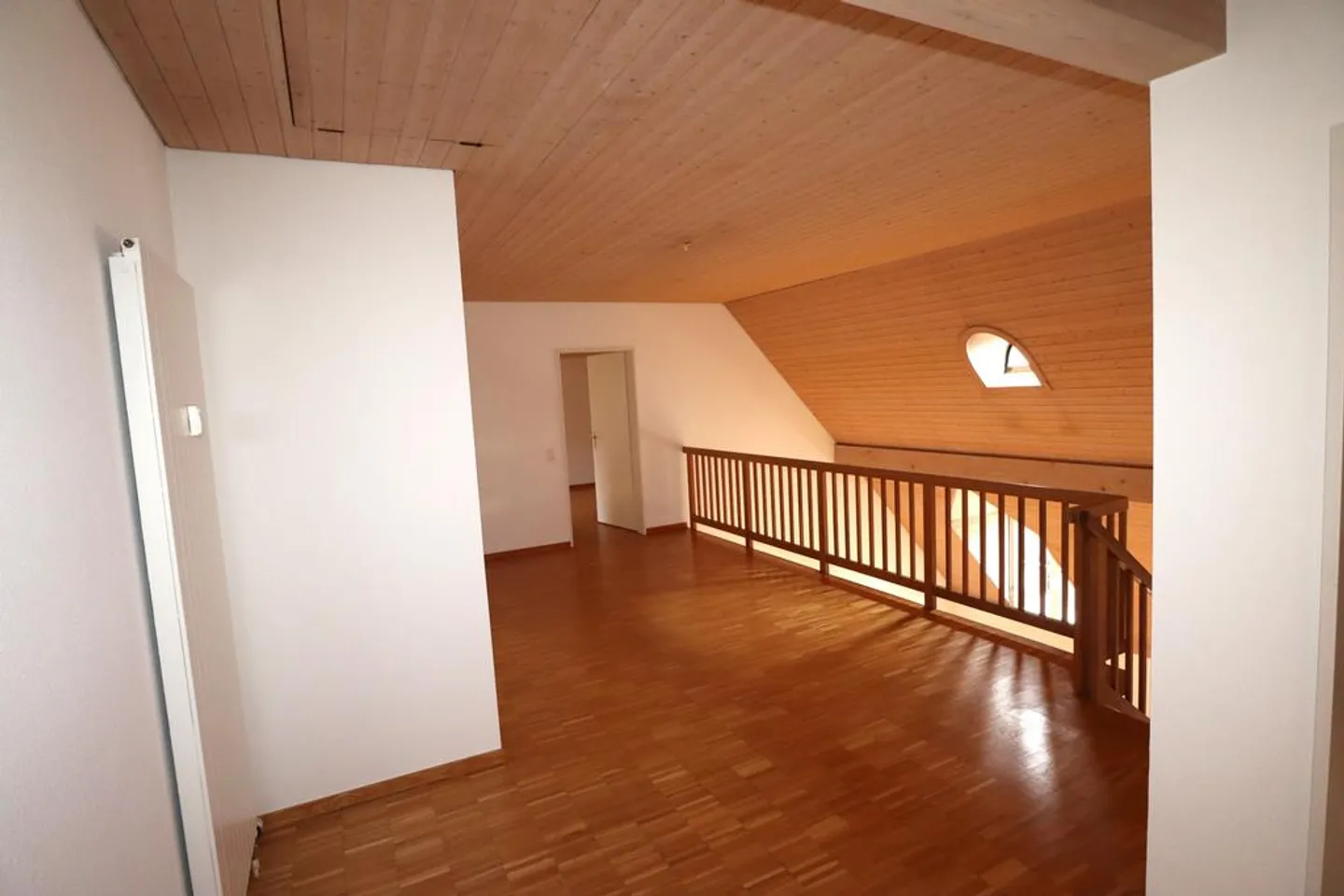 Beautiful large and bright apartment in the city center - 1 month free - Photo 9 of 12