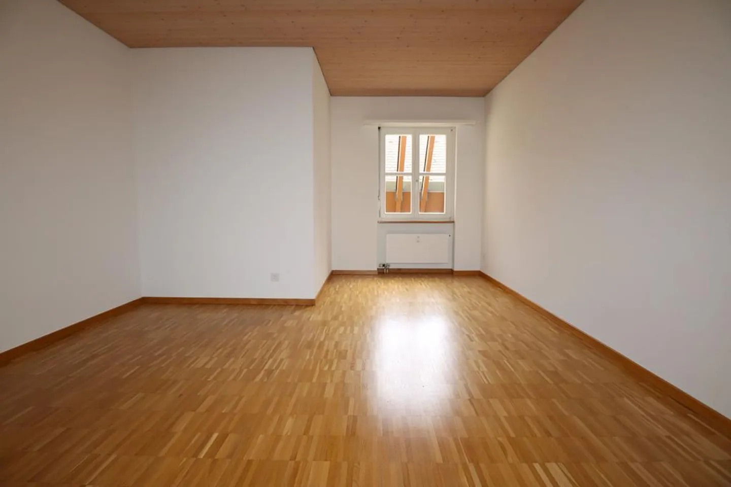 Beautiful large and bright apartment in the city center - 1 month free - Photo 11 of 12