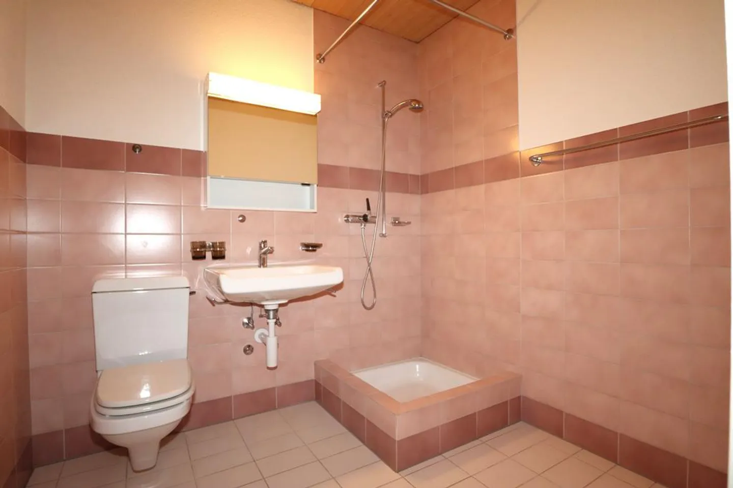 Beautiful large and bright apartment in the city center - 1 month free - Photo 12 of 12