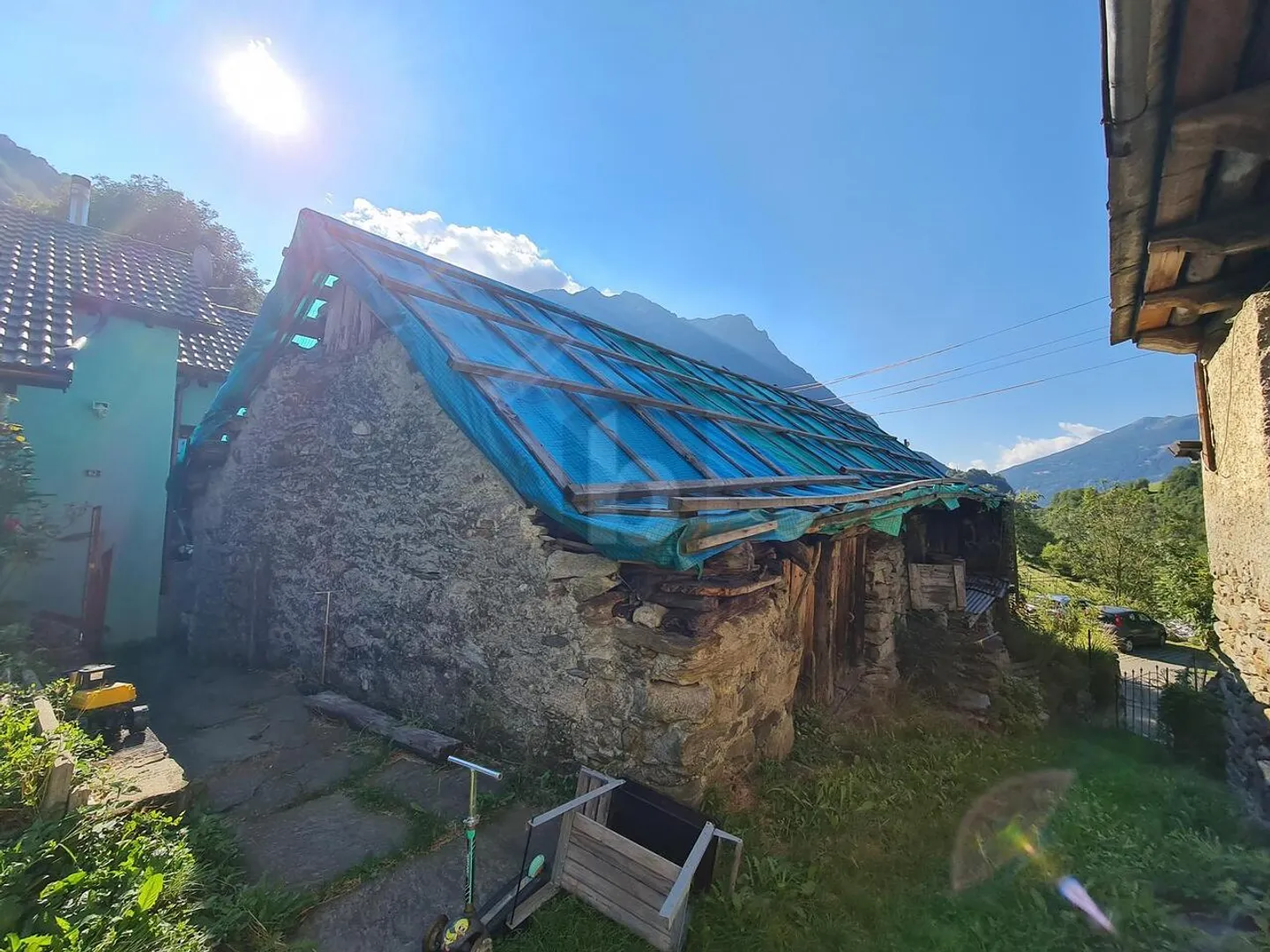 Rustic House with Garden - Photo 2 of 5