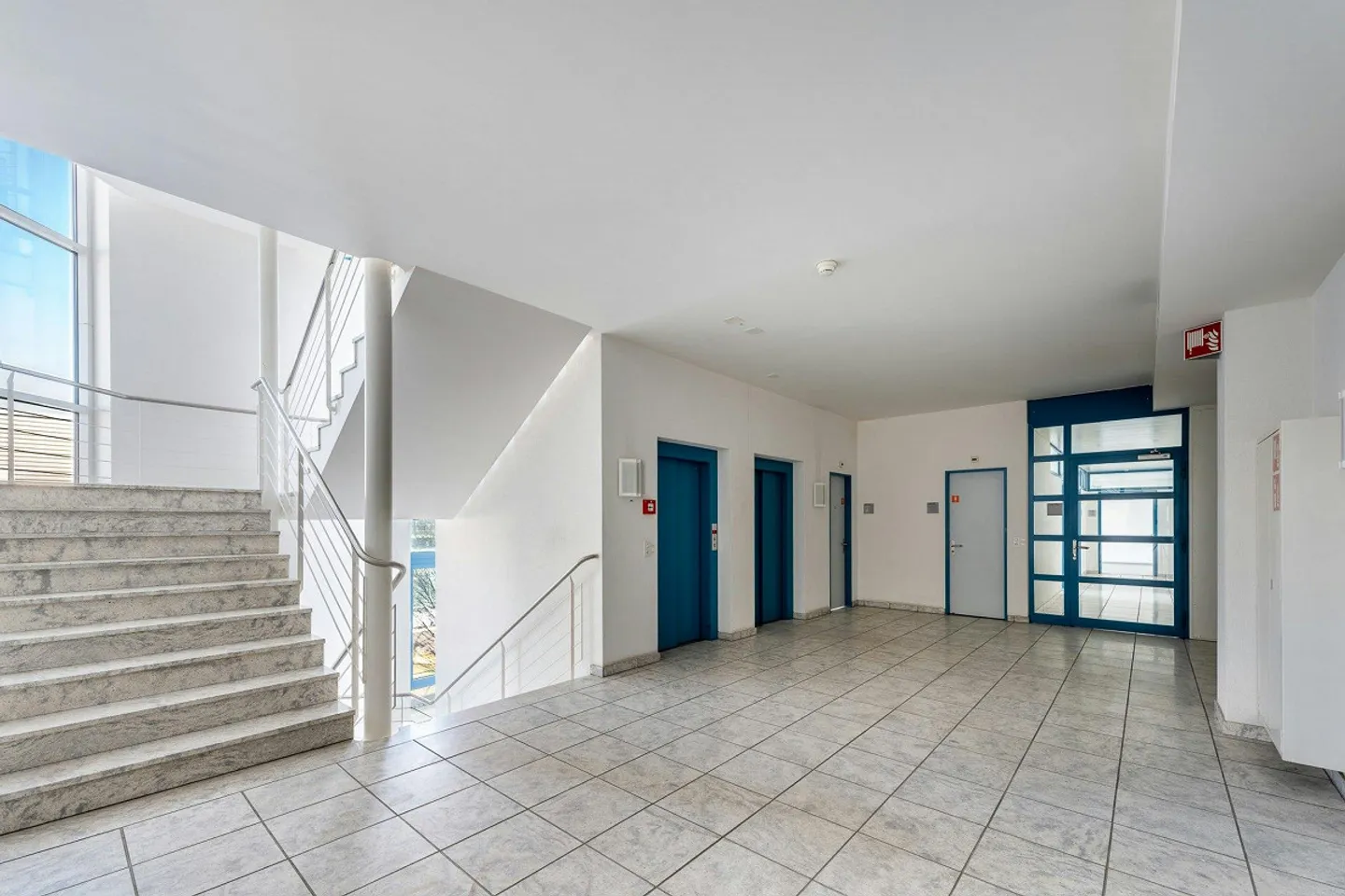 Up to 20,000 m2 attractive storage & logistics spaces - available from 2028 - Photo 9 of 13