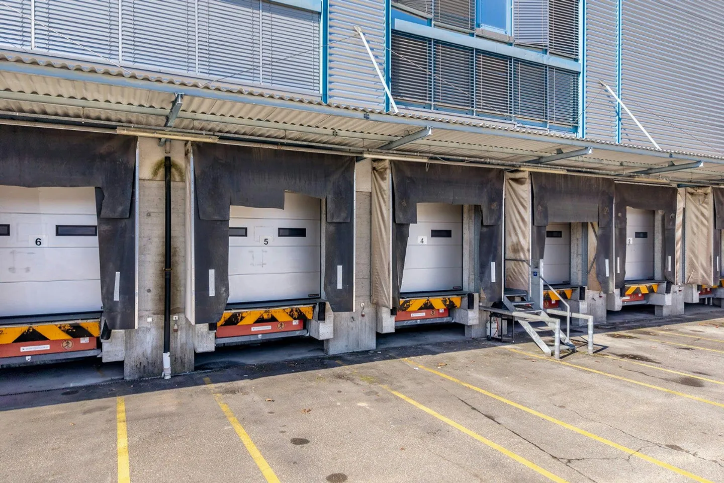 Up to 20,000 m2 attractive storage & logistics spaces - available from 2028 - Photo 7 of 13