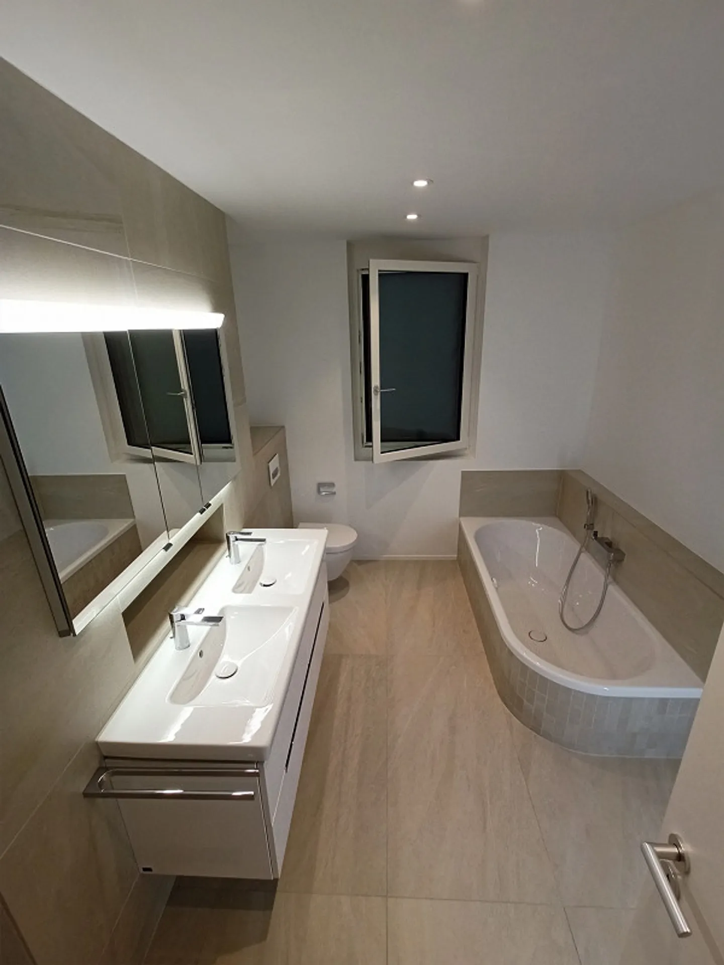 Appartamento giardino mediterraneo con grande terrazza - Foto 7 di 18