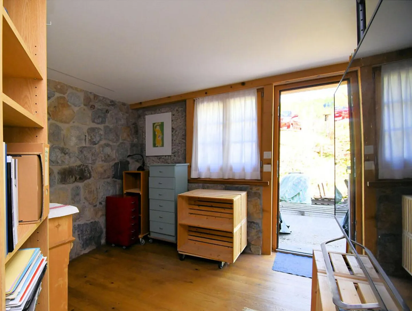 Dreamlike Living with a View of Lake Thun - Photo 5 of 9
