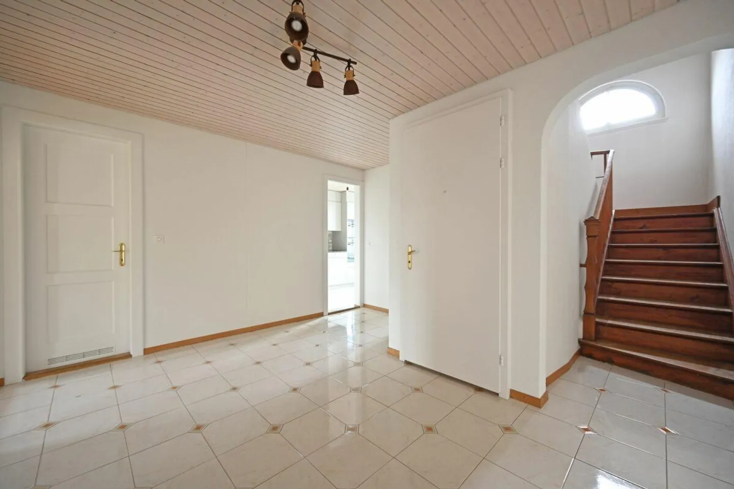 Spacious 5.5-room maisonette apartment in a sought-after residential area in Bern - Photo 2 of 13