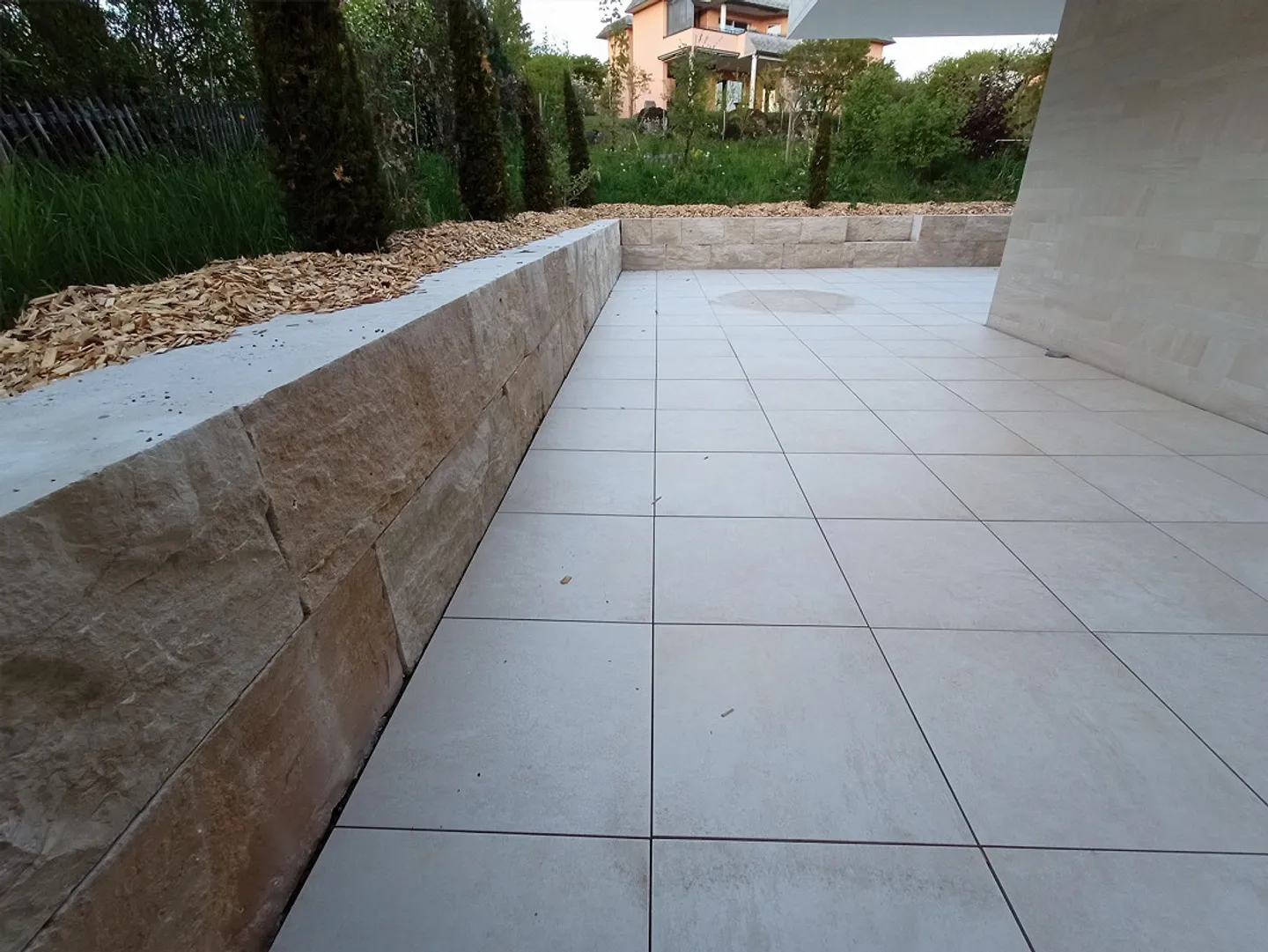 Appartamento giardino mediterraneo con grande terrazza - Foto 14 di 18