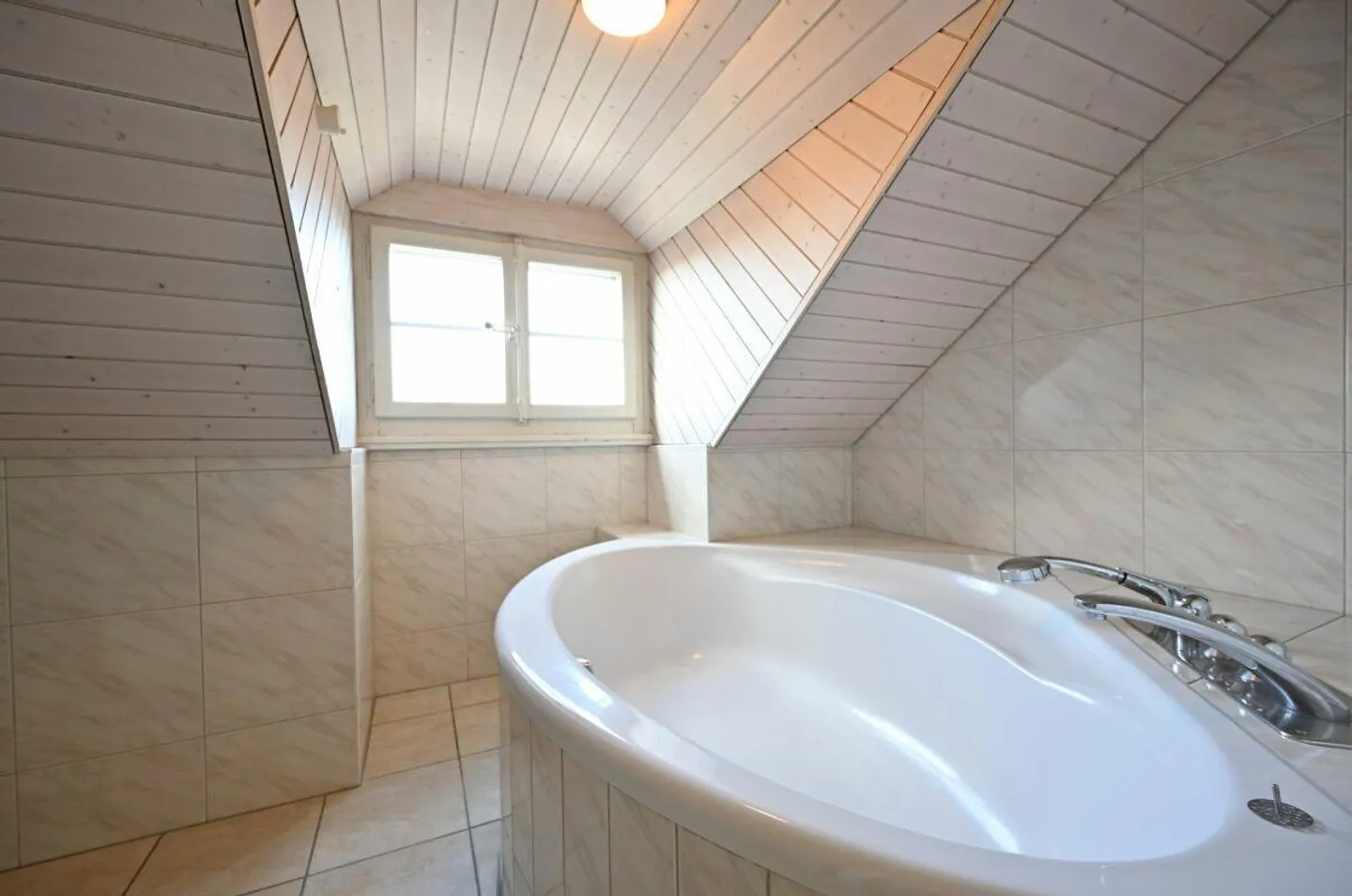 Spacious 5.5-room maisonette apartment in a sought-after residential area in Bern - Photo 11 of 13