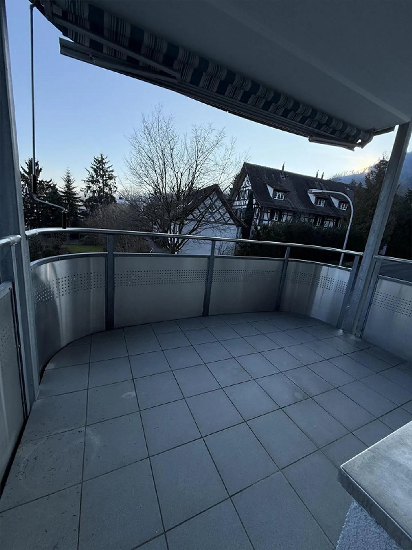 Appartamento 3.5 locali in una posizione tranquilla ad Adliswil - Foto 1 di 11