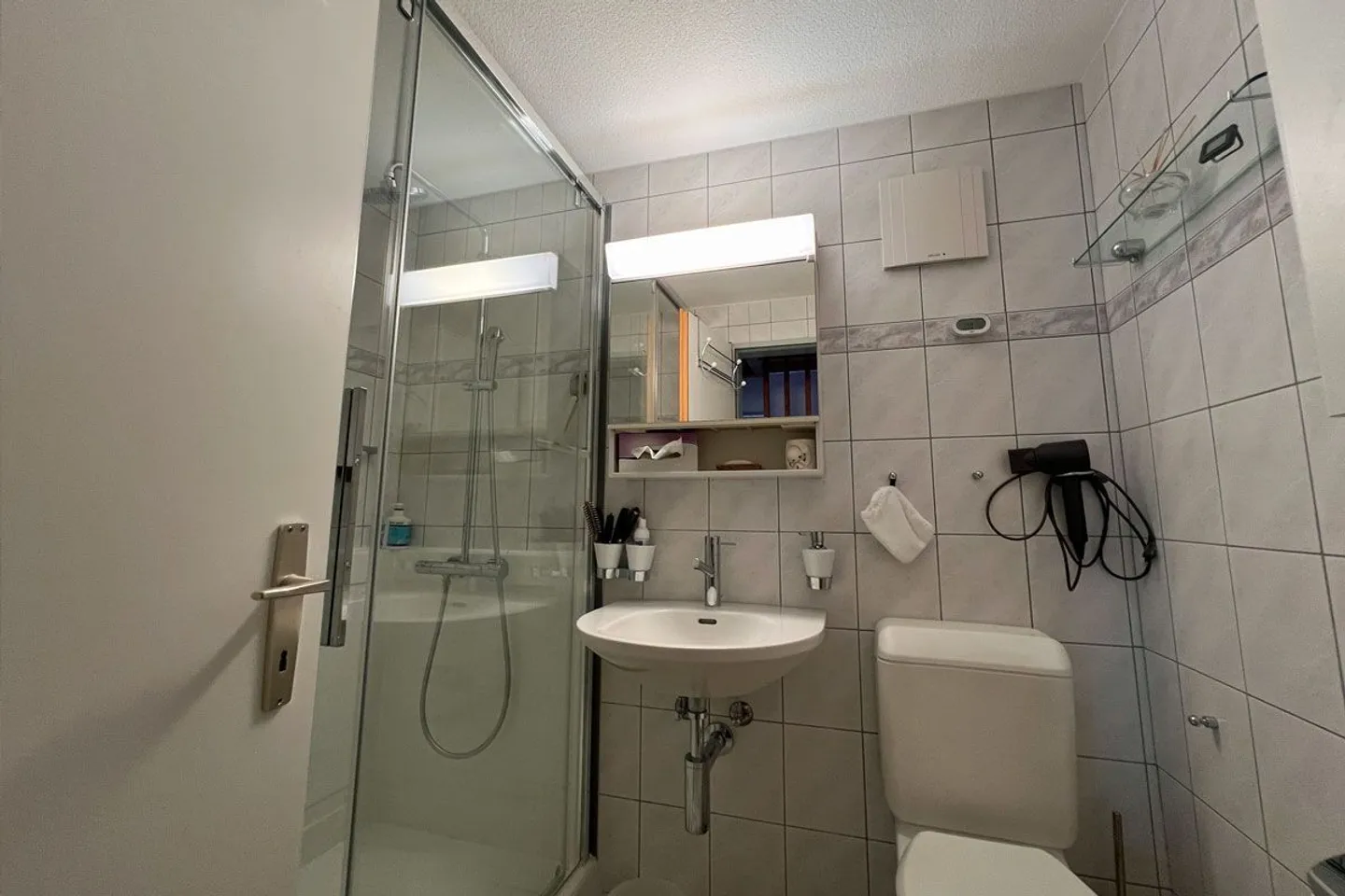 4.5-Room Gallery Apartment with Lake View in Sutz-Lattrigen - Photo 10 of 13