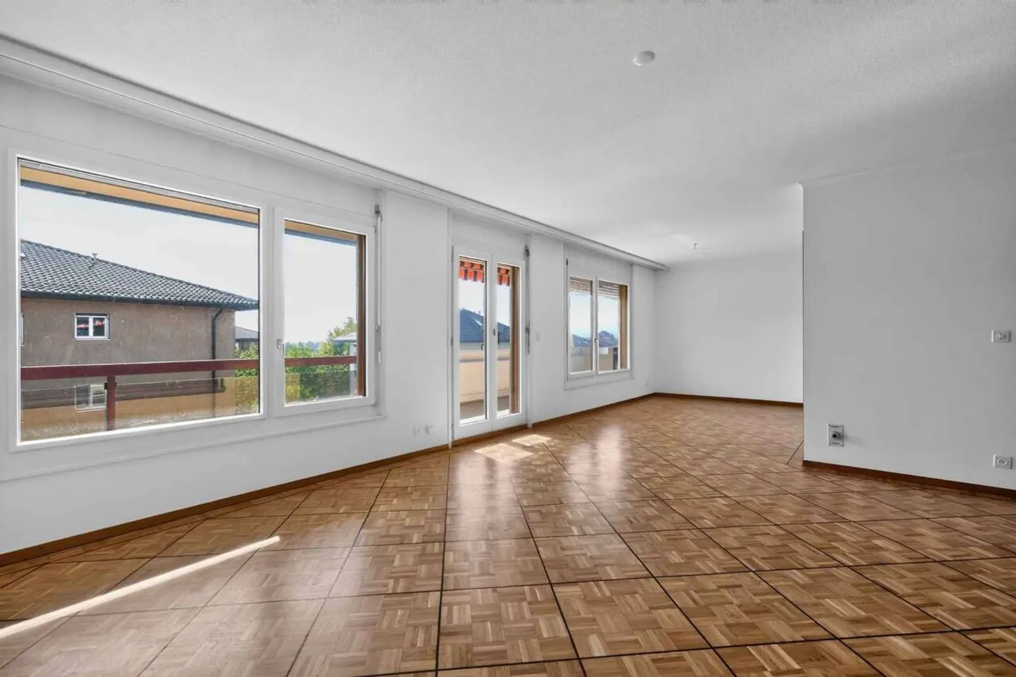Appartement spacieux avec terrasse - Photo 3 sur 12