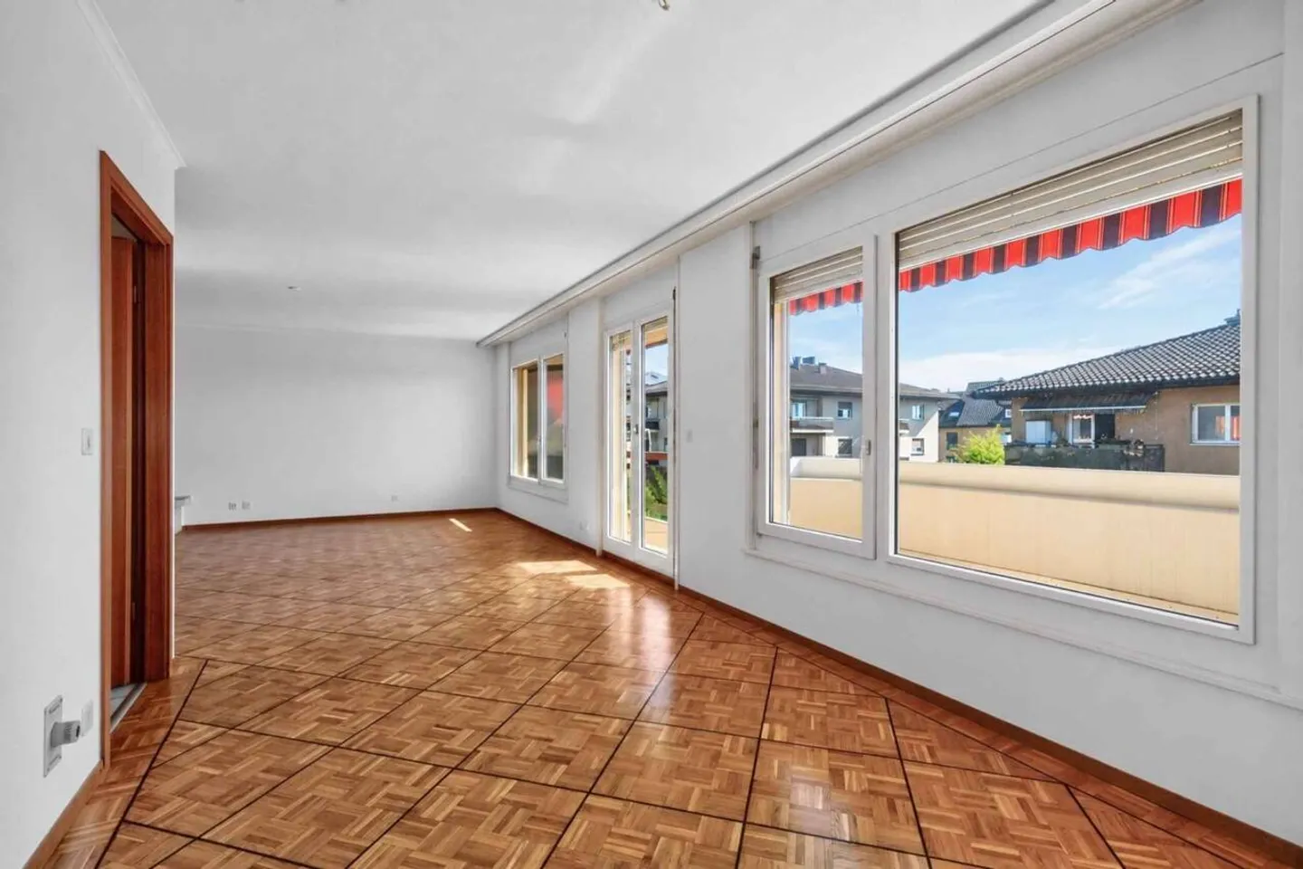 Appartement spacieux avec terrasse - Photo 5 sur 12