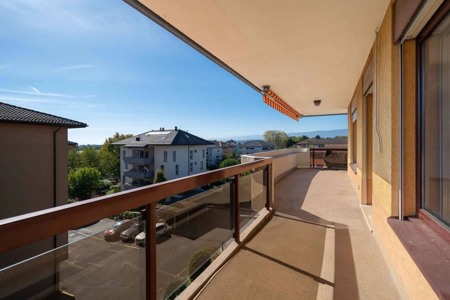 Appartement spacieux avec terrasse - Photo 1 sur 12