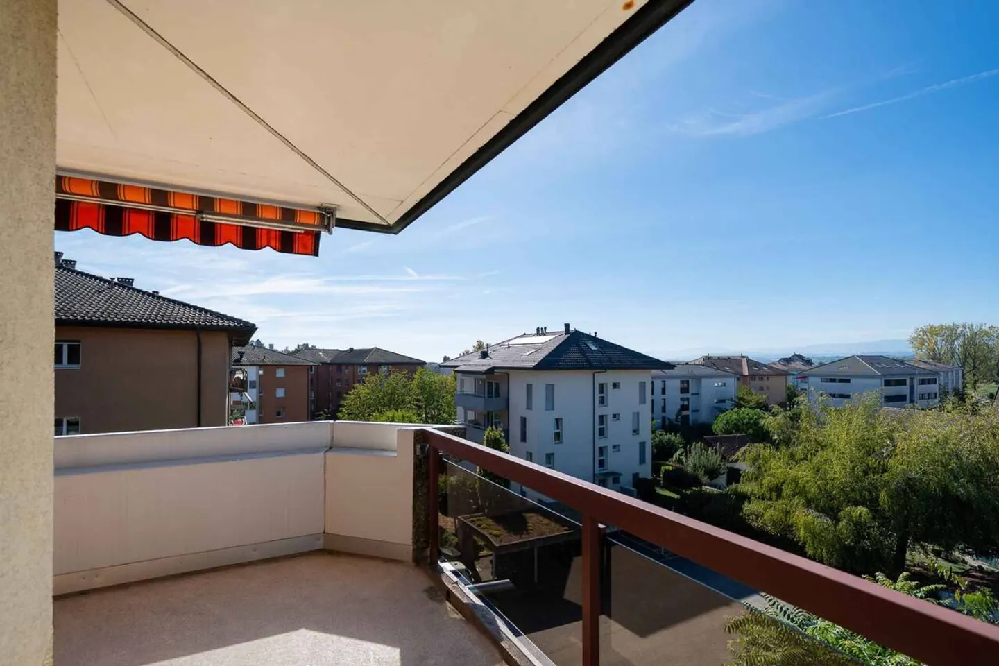 Appartement spacieux avec terrasse - Photo 2 sur 12