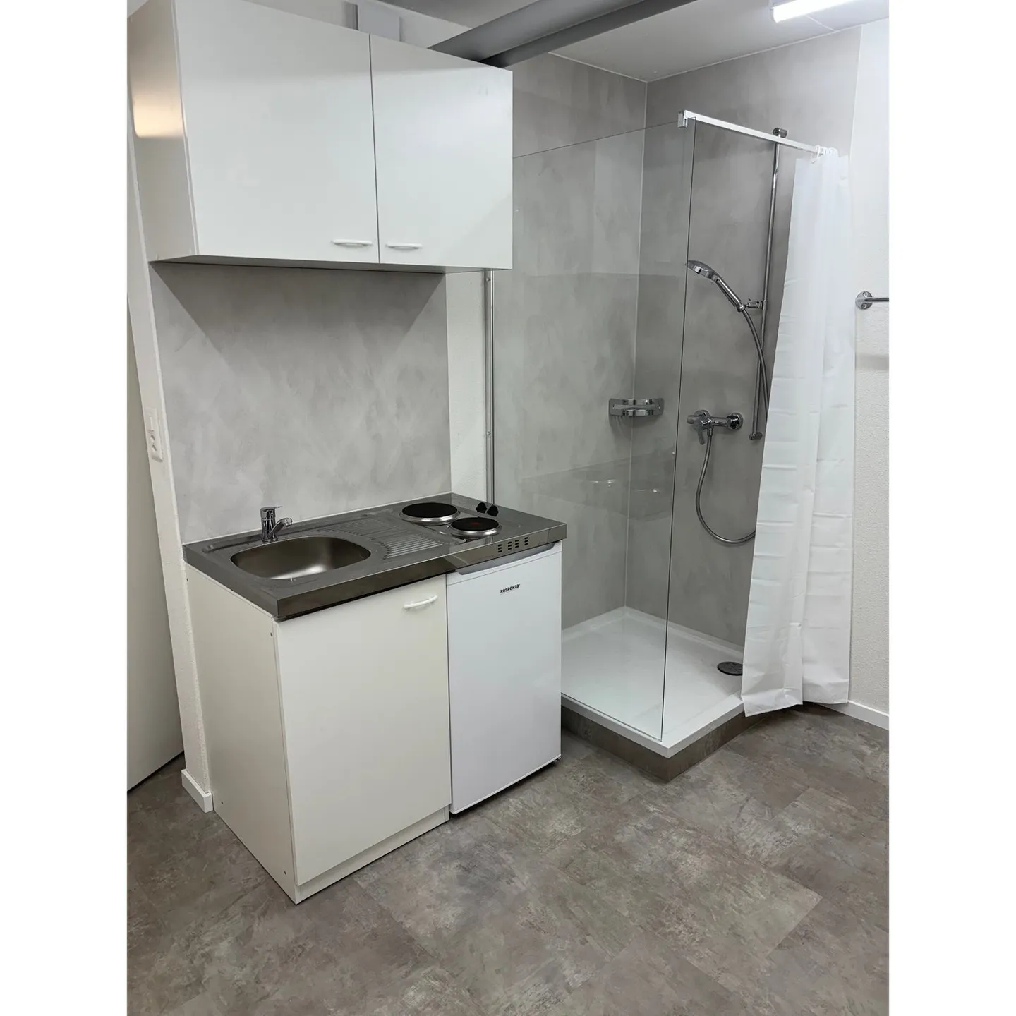 Hobbyraum mit Küche und WC - Foto 4 von 6