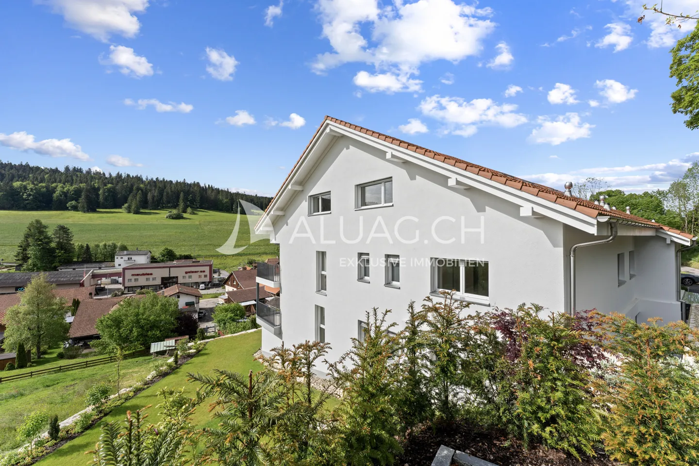 Modernes Mehrfamilienhaus in Tramelan - Foto 2 von 17