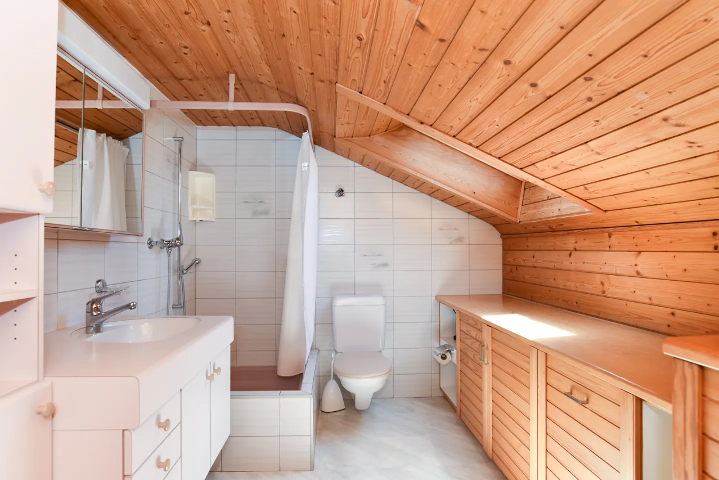 Une maison dans un endroit calme avec de l'espace, de la lumière et beaucoup d'intimité - Photo 12 sur 14