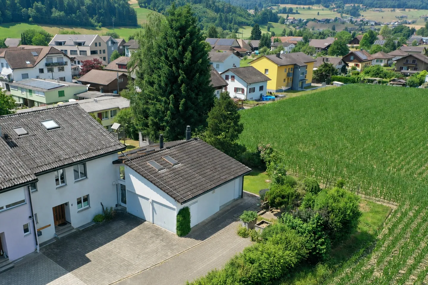 Une maison dans un endroit calme avec de l'espace, de la lumière et beaucoup d'intimité - Photo 13 sur 14