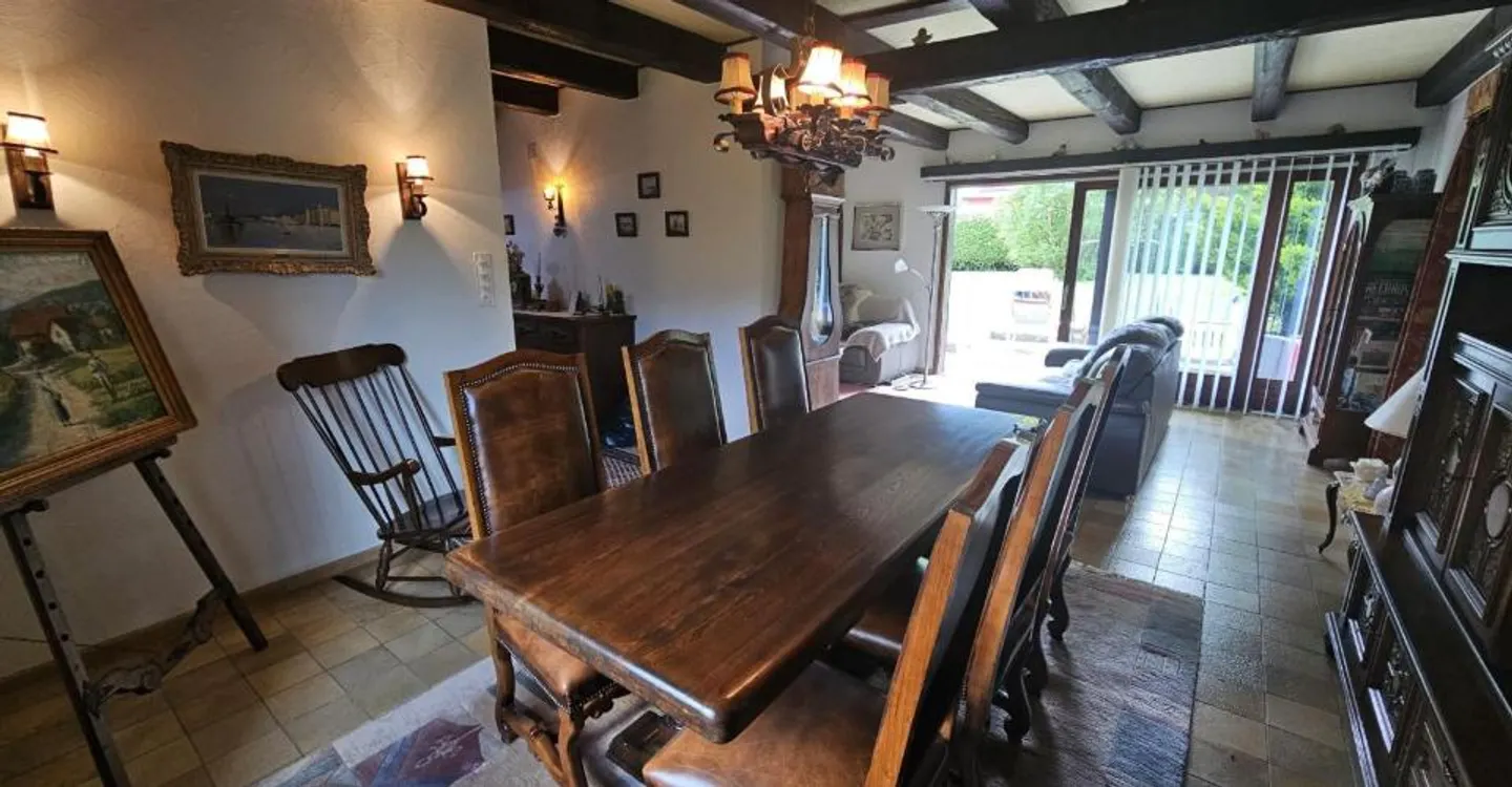For sale in Malleray, 6.5-room house on a plot of 858 m² - Photo 8 of 12