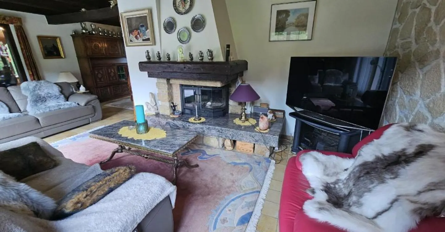 For sale in Malleray, 6.5-room house on a plot of 858 m² - Photo 9 of 12